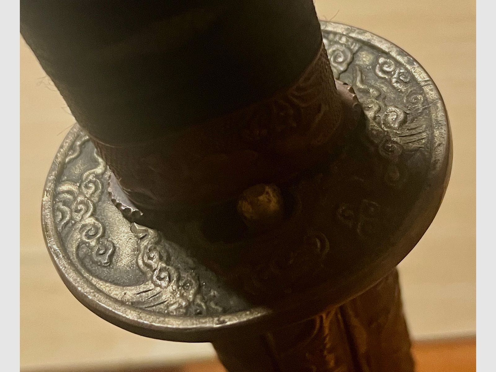 Authentisches japanisches Offizierskatana (Shin-guntō Typ 98) aus dem Zweiten Weltkrieg mit signierter Kanemune-Klinge.