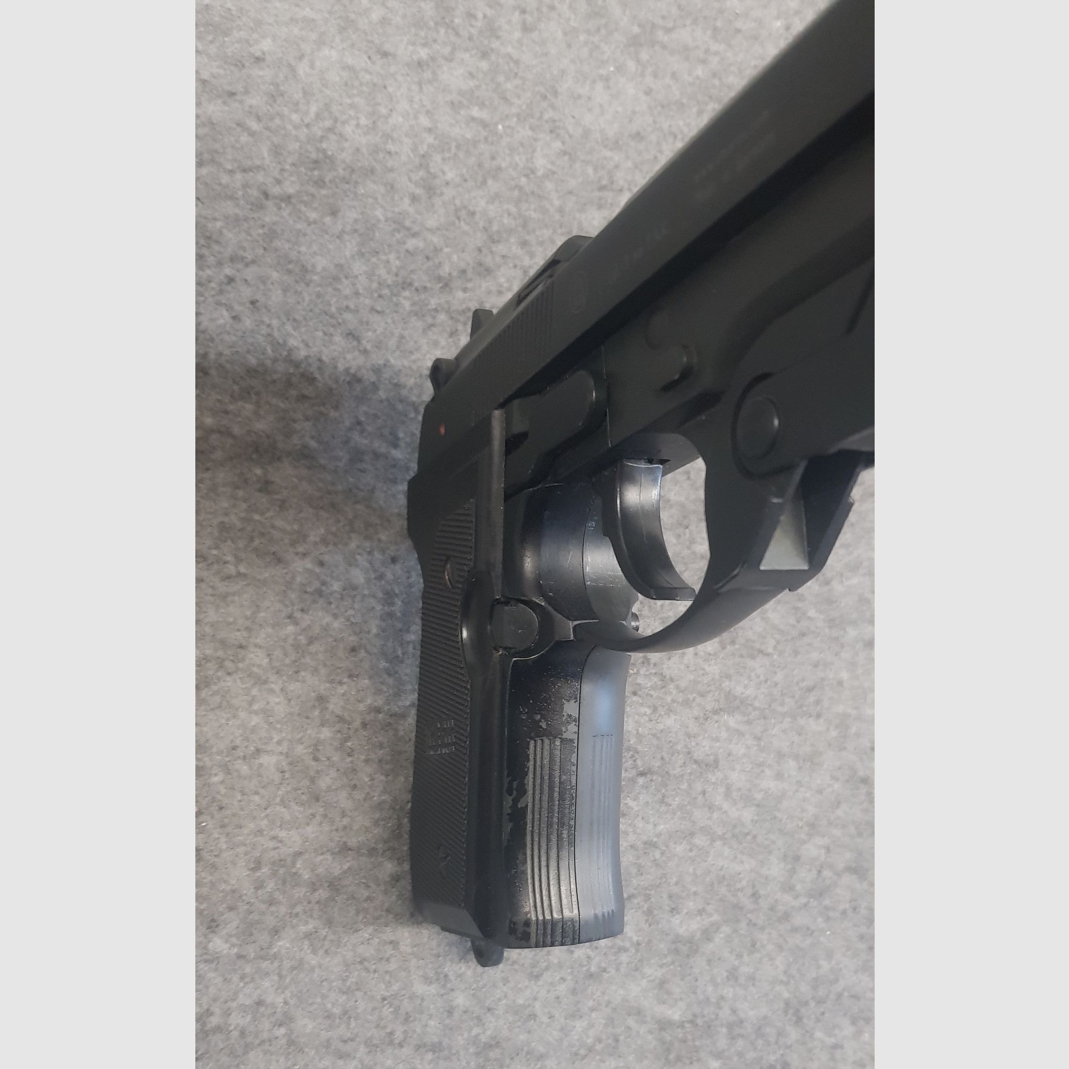 Sehr seltene SRS Schreckschuss Pistole  Reck Miami Mod. 93F 9mm PAK PTB 908 mit Frontgriff und langes Magazin 93 92 F