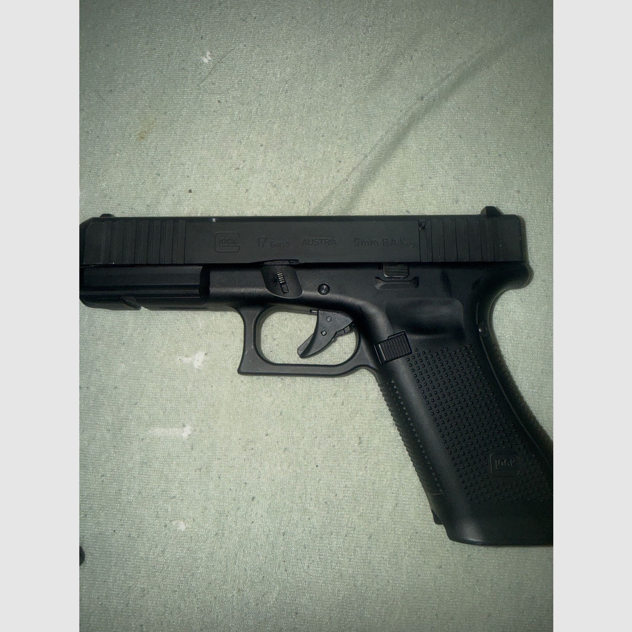 Glock 17 Gen 5 9mm Pak