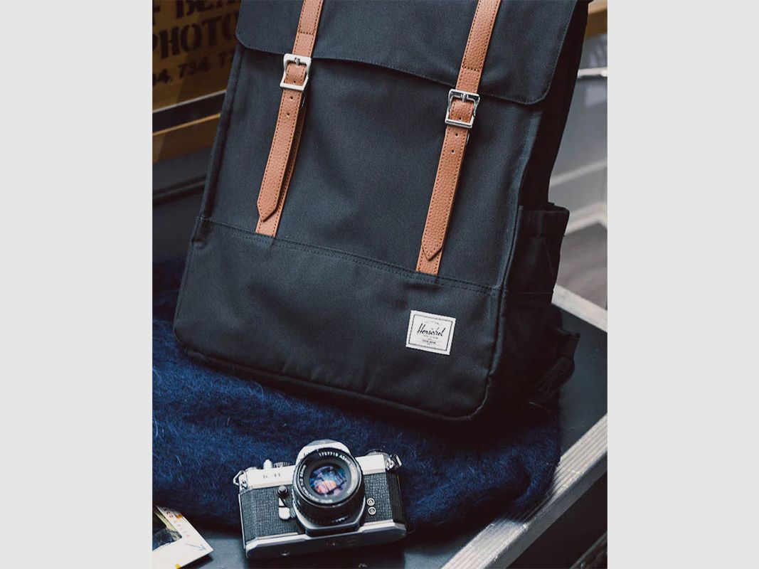 Rucksack – Herschel – Survey Backpack | 20L | Schwarz, Bild 6 von 7