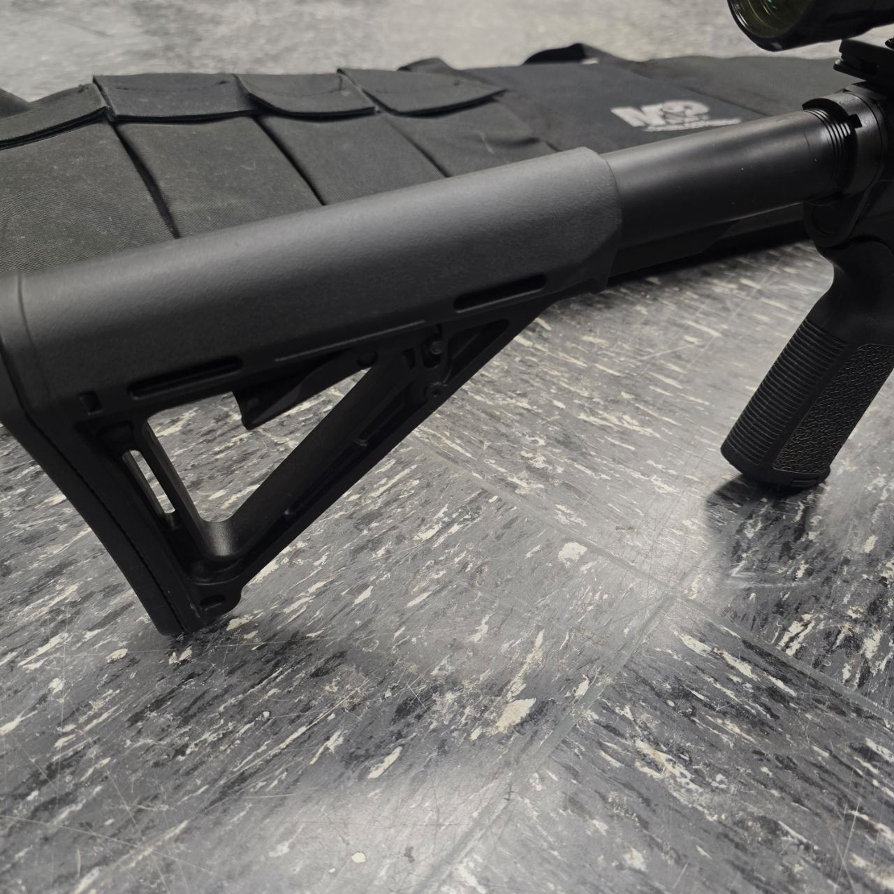 Savage MSR .223 z dwójnogą i lunetą Bushnell Banner 4-16x44