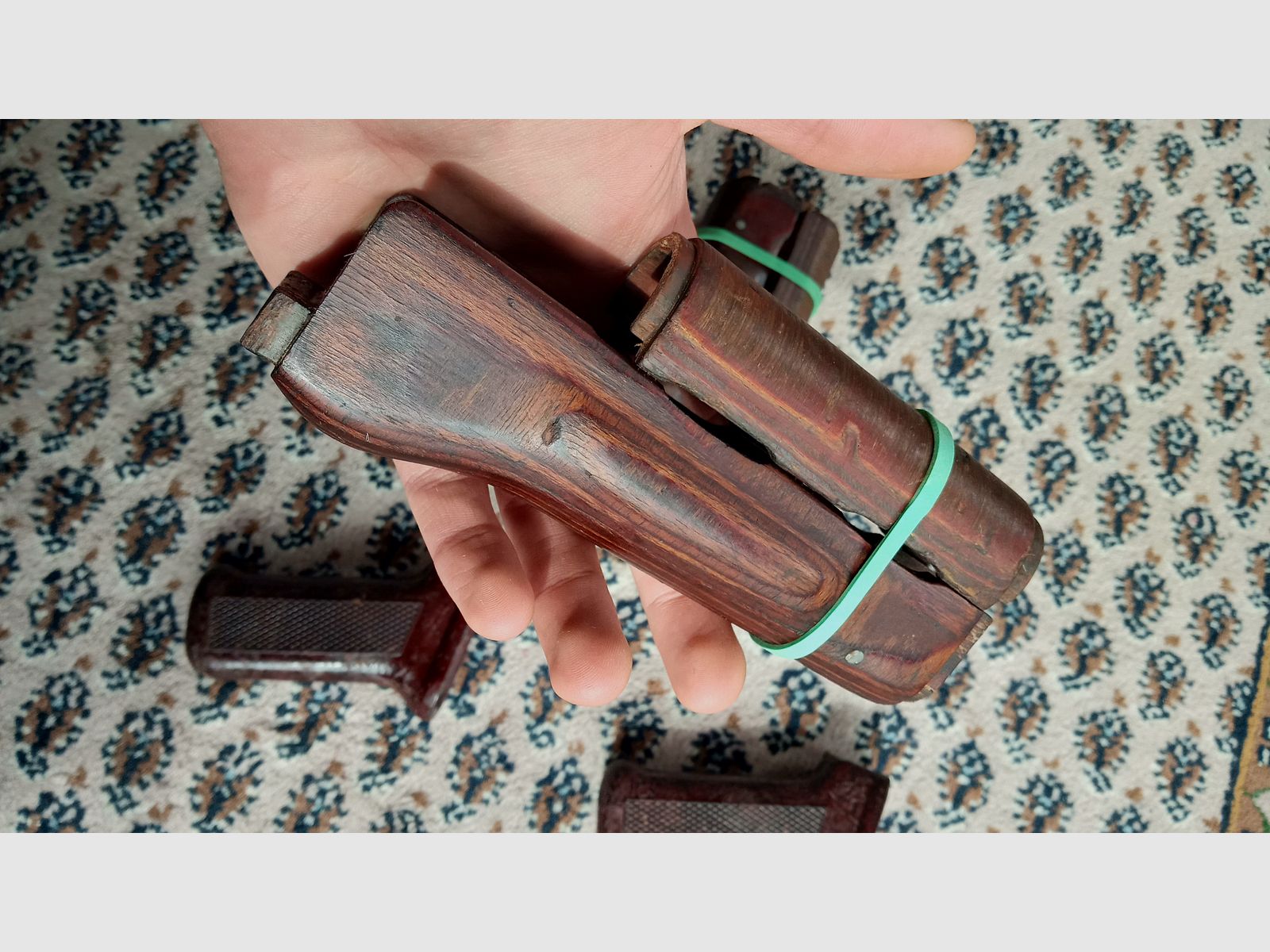 2 Sets Original Anbauteile inkl. Holz Laminat Handschutz und Bakelit Griff / AKM und AK74 