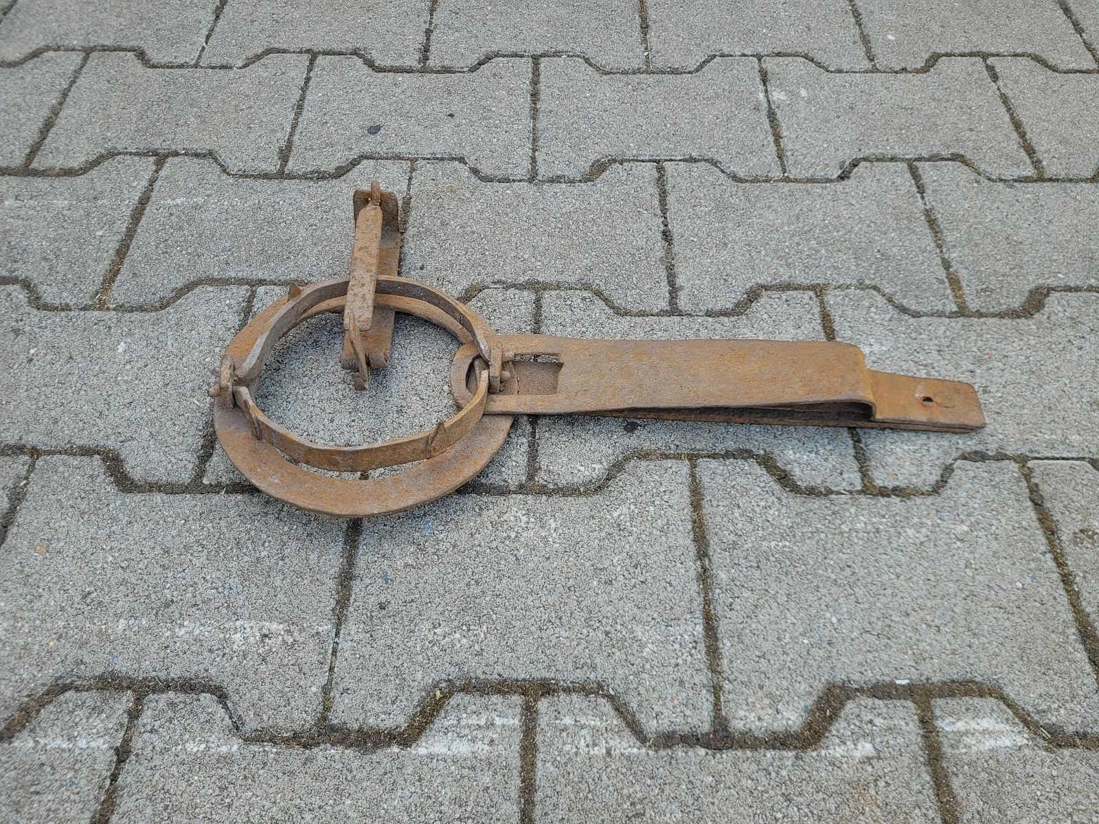 Fangeisen Dekoration ca. 15cm Durchmesser und ca. 46cm Gesamtlänge, kleines Fangeisen für Sammler
