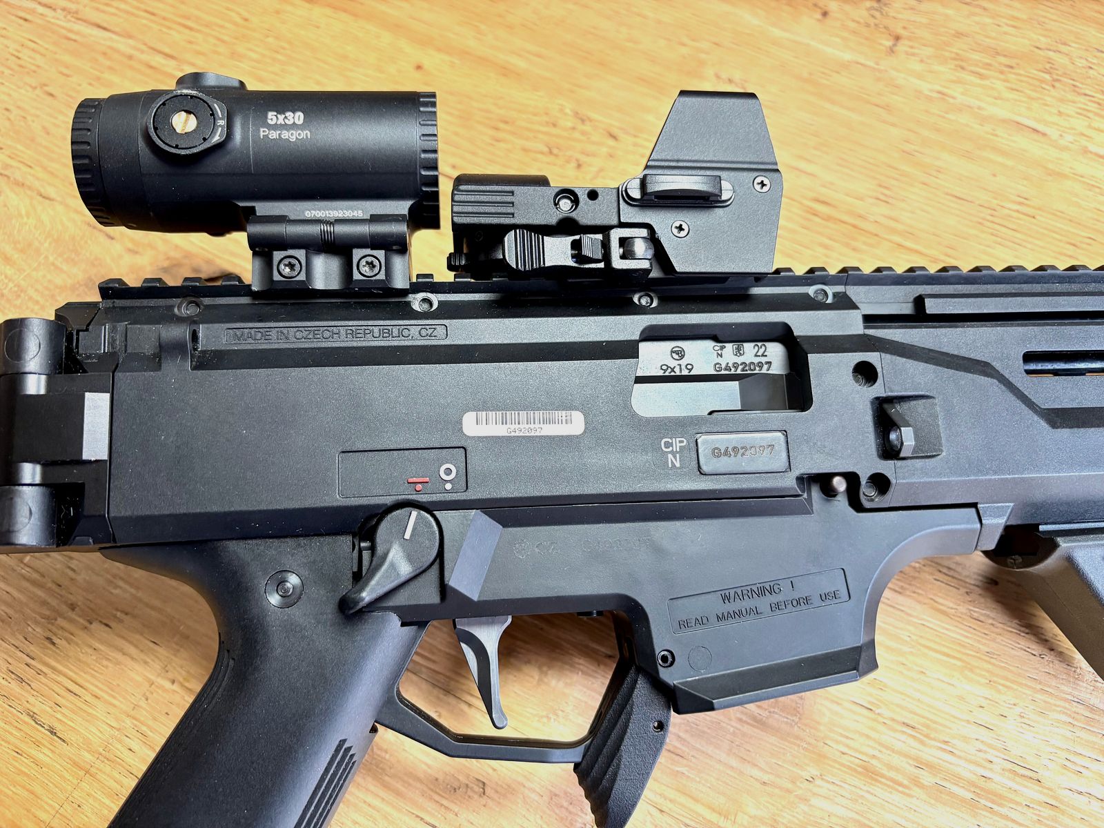 Selbstladebüchse CZ Scorpion Evo 3 S1 Carbine Sportabzug, Schubschaft klappbar,  Kompensator – Kaliber 9 mm Luger inkl. Red Dot u 5fach Magnifier