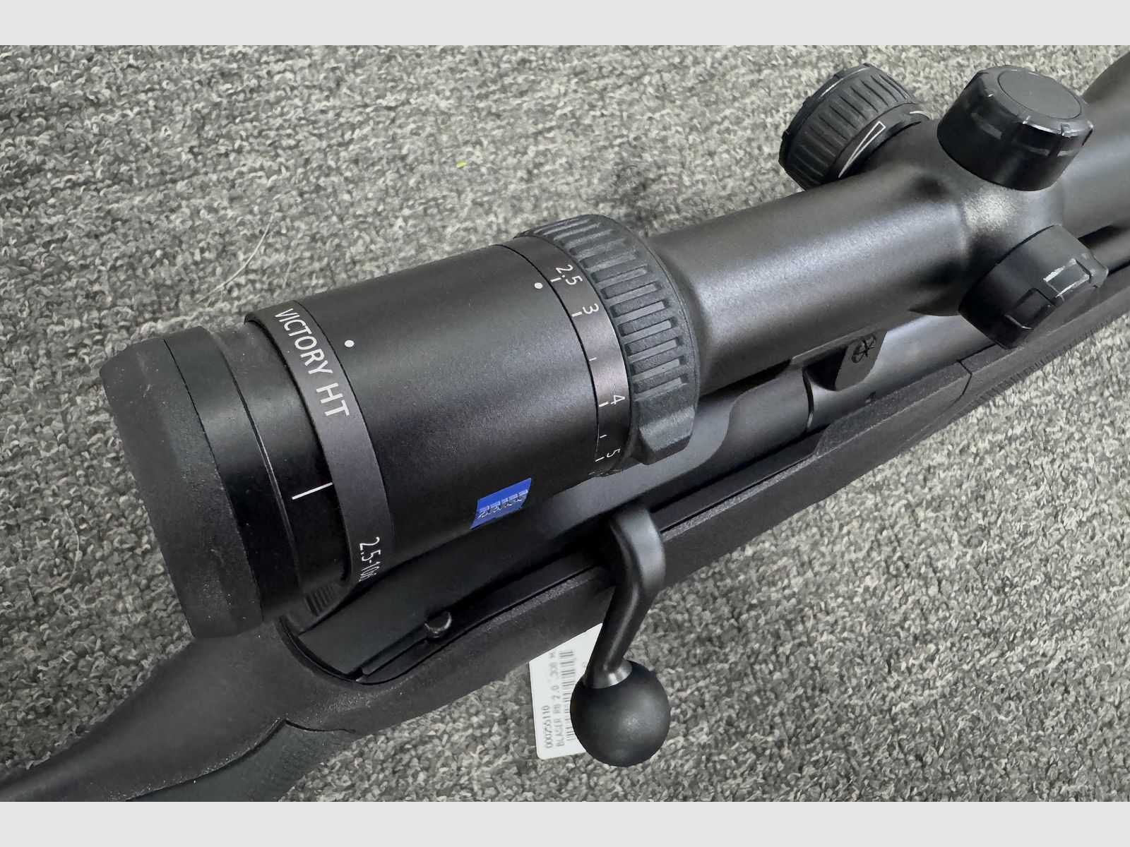 Blaser R8 Professional 2.0 - 8x57IS + M15x1 + LL 52cm + Zeiss Victory HT 2,5-10x50 - Arma nueva