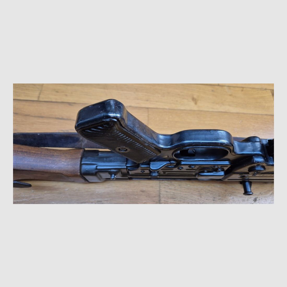 Schönes Sturmgewehr 44 – MP43 / MP44 / Stg44 – Erma-Waffe von 1945 – 1. Sturmgewehr der Geschichte – Nicht monomatrikuliert, aber 100% aus dem 2. Weltkrieg – Nicht überholt DDR / Jugoslawien – 2 originale 30-Schuss-Magazine – Seltene und mythische Waffe in ausgezeichnetem Zustand – TBE+ – Kategorie A2 – Export AUSSCHLIESSLICH, Bild 11 von 39