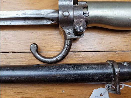 Baïonnette Française 1886/93 à quillon – Lebel 1er modèle à soie longue – fourreau & arme au numéro – Excellent état
