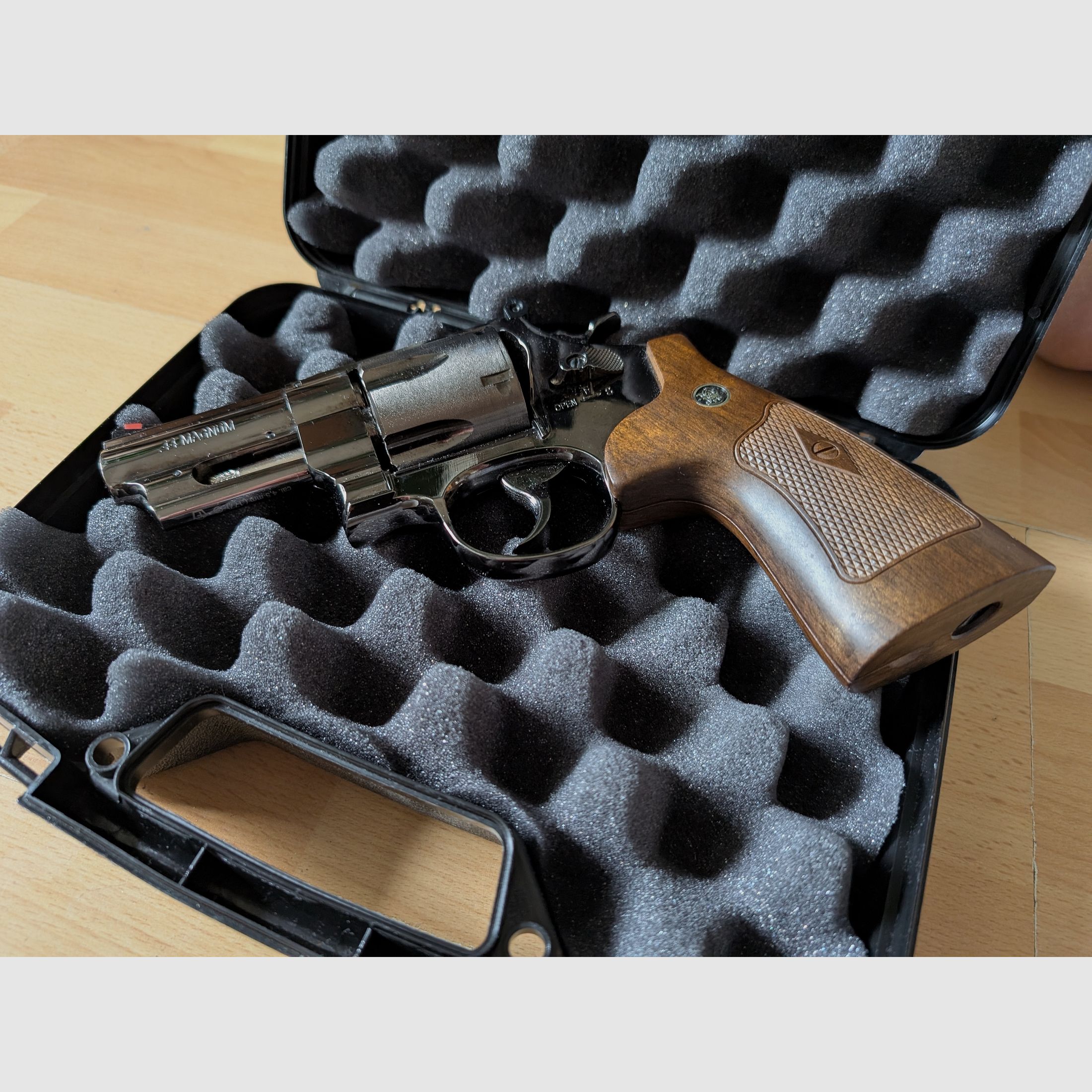 Smith & Wesson M 29 Revolver/  44 Magnum  CO 2 /  4,5 mm BB - Frei ab 18 