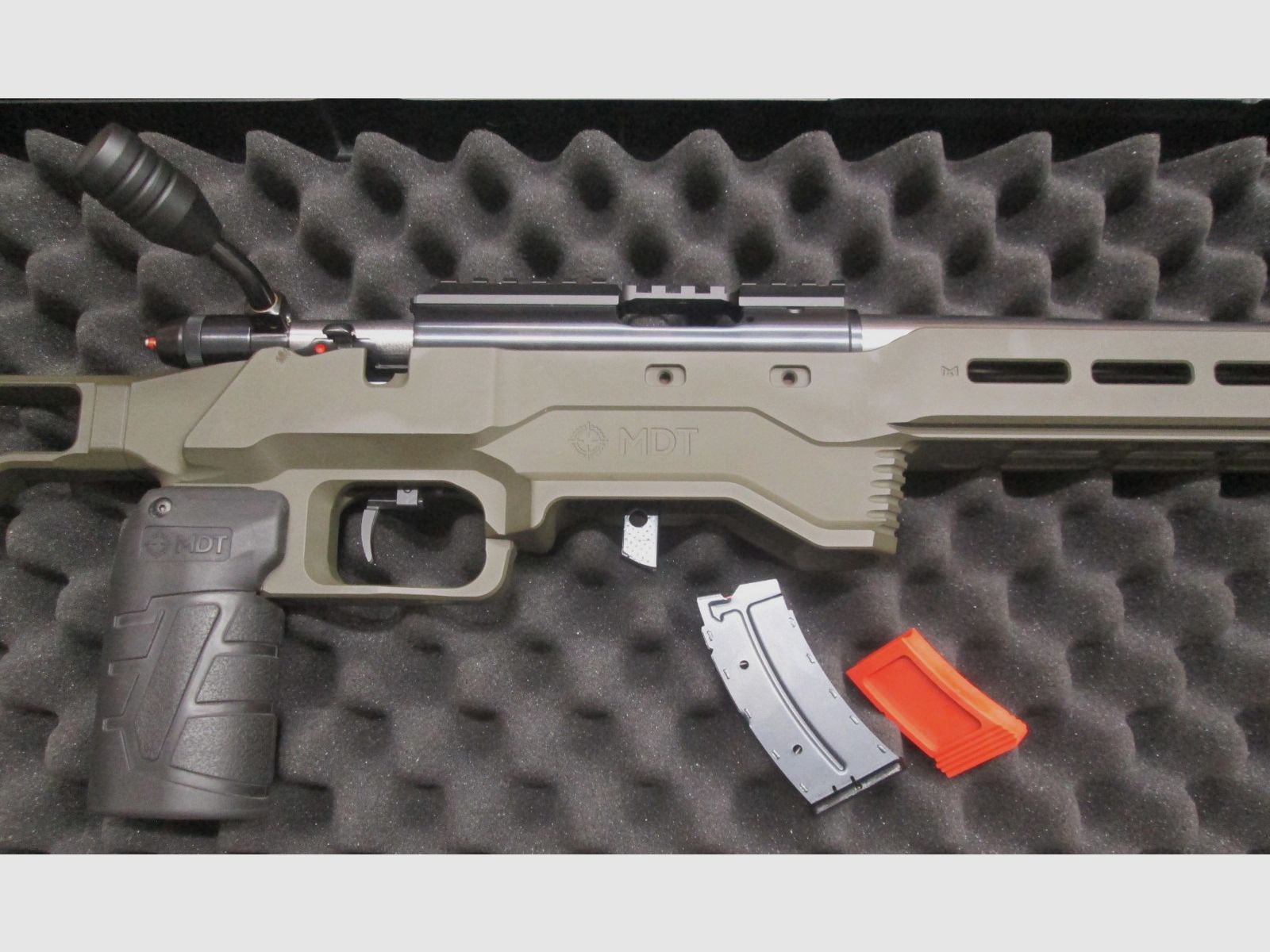 Anschütz APR 1710 Crimson Red .22lr  Anschütz .22lr noch Match 54 System in Magpul Green Cerakote