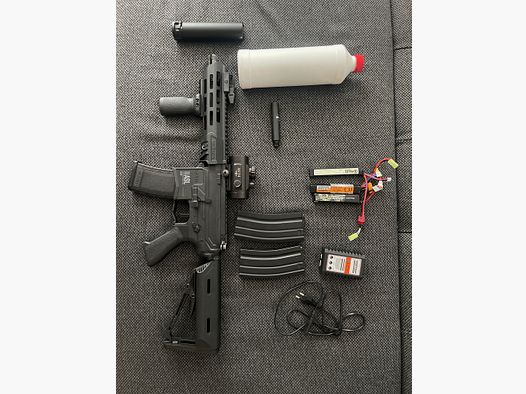 Biete eine MP5 und eine VALKEN Airsoft an 