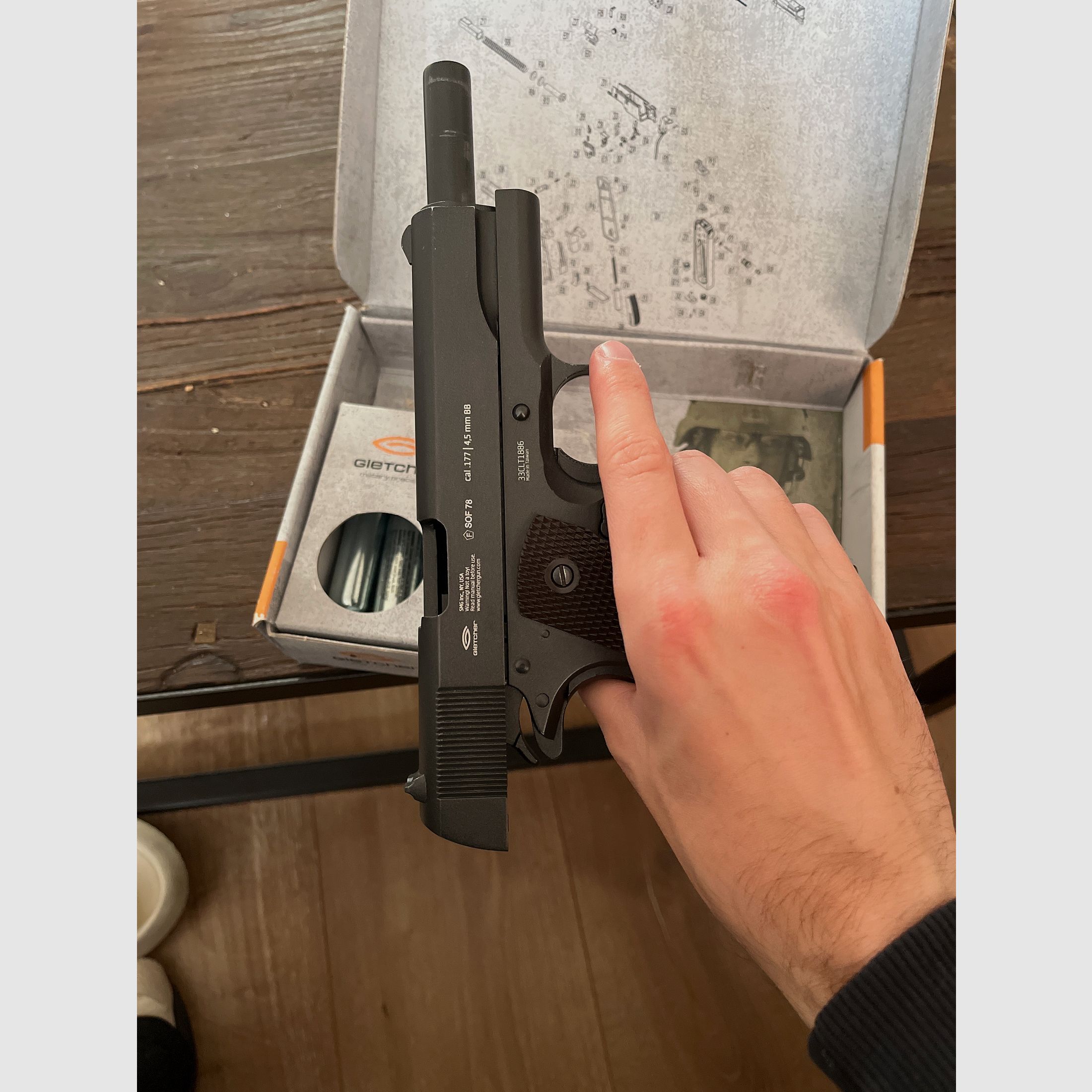 Pistolet à air Gletcher CLT 1911