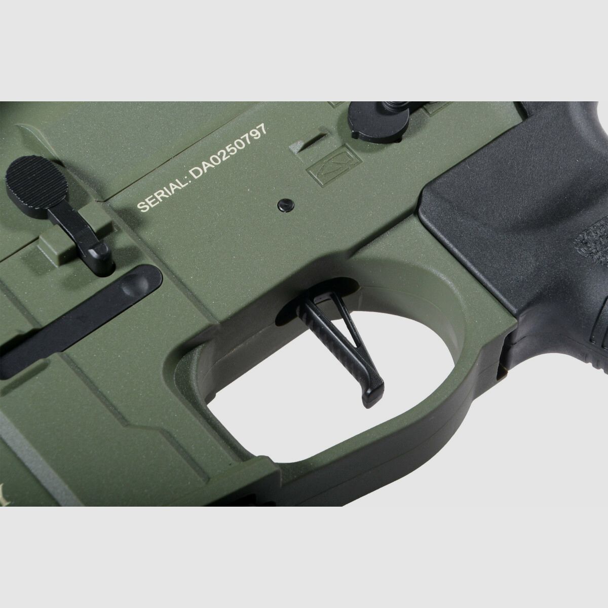 M4 AR15 M-LOK SilentOps 8 Zoll CHARLIE Oliv S-AEG Airsoft Gewehr Frei ab 18 Jahren | Delta Armory