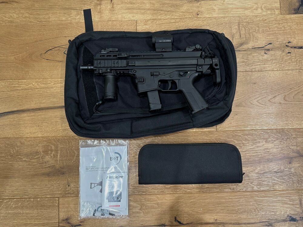 Brügger & Thomet APC 9 Pro G with telescopic stock and Aimpoint