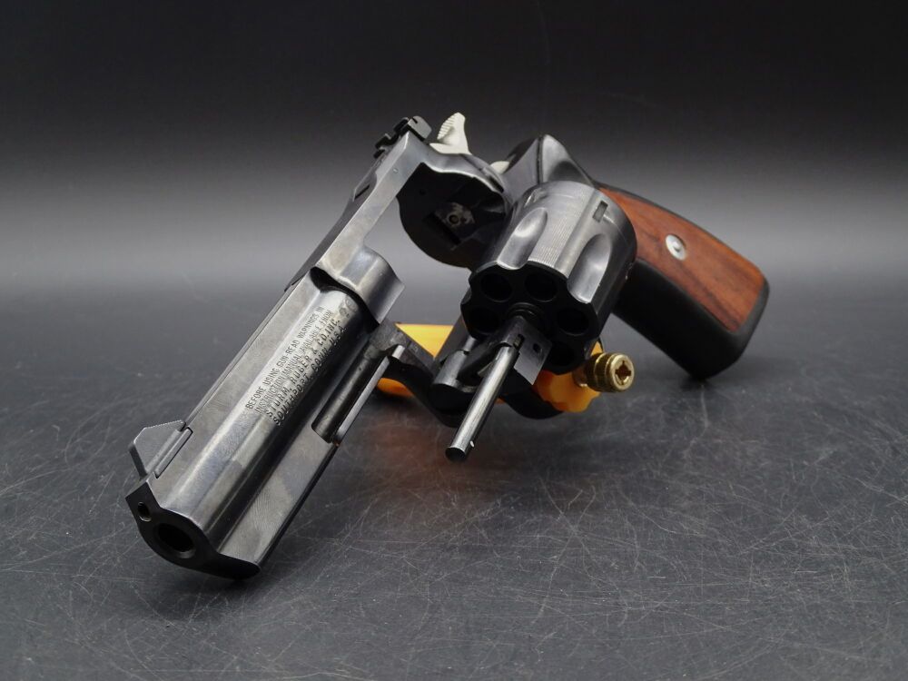 Ruger GP 100 4" caliber .357 Magnum GP100