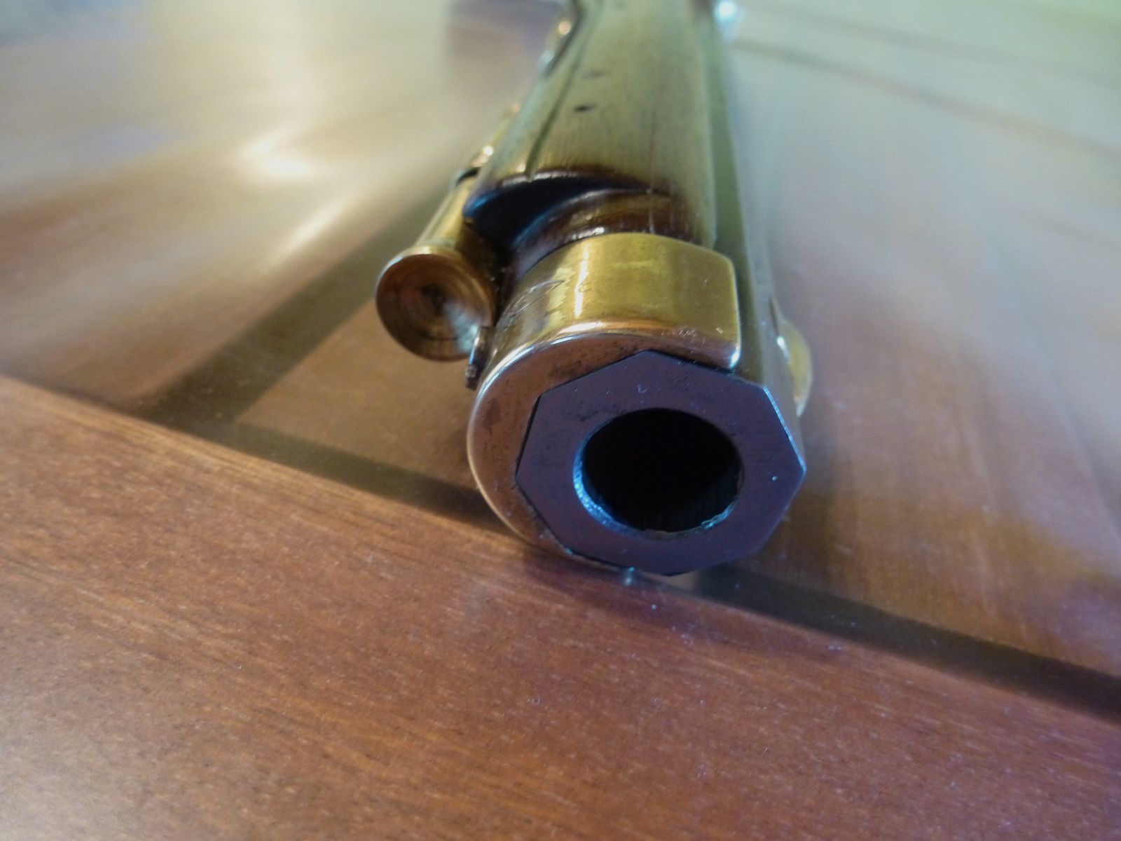 Bounty pistol percussion by Petersoli