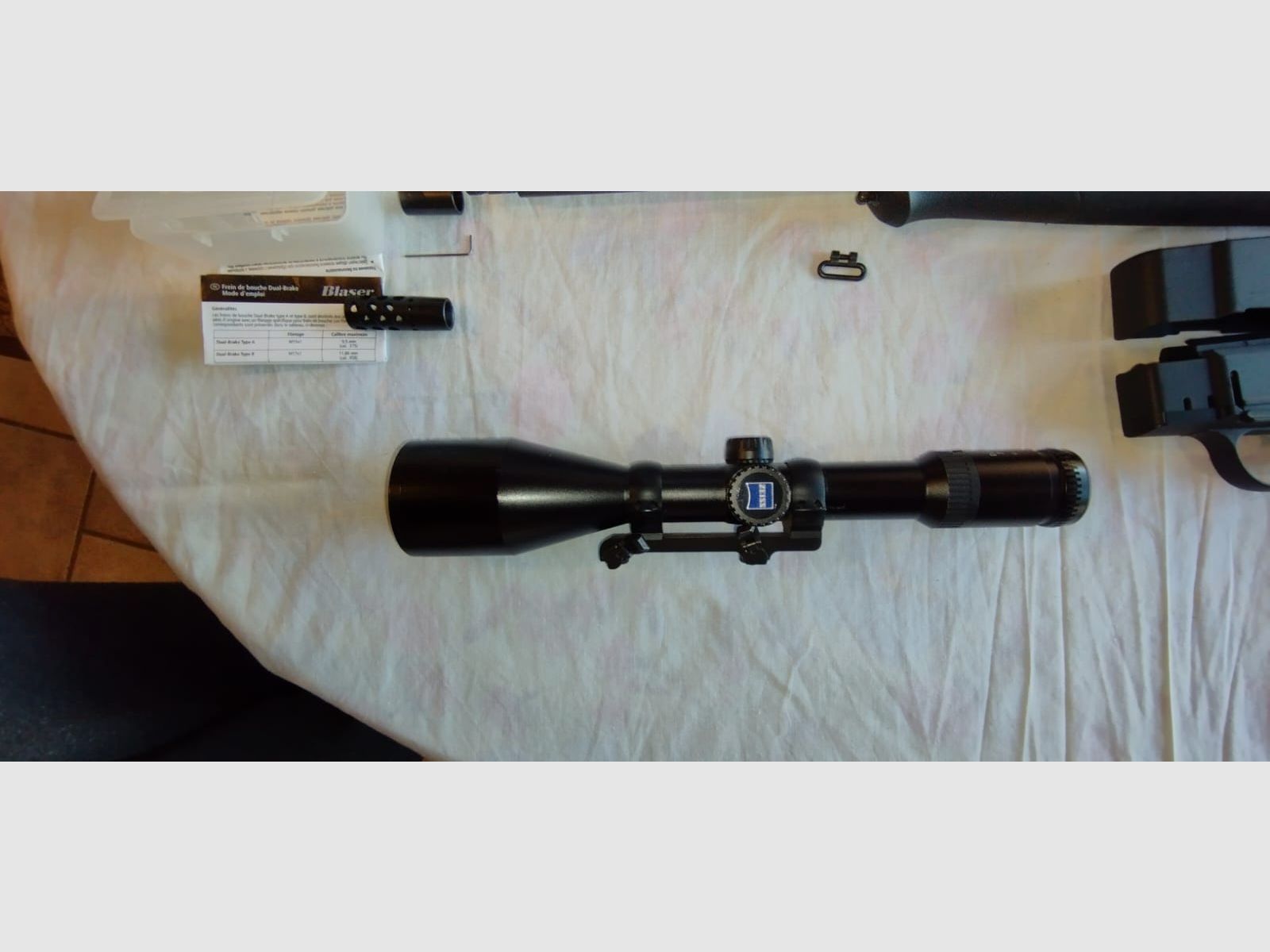 Compleet pakket: Blaser R8 Success 9,3x62 met Zeiss Diavari V 3-12x56 T LA 40, diverse accessoires!