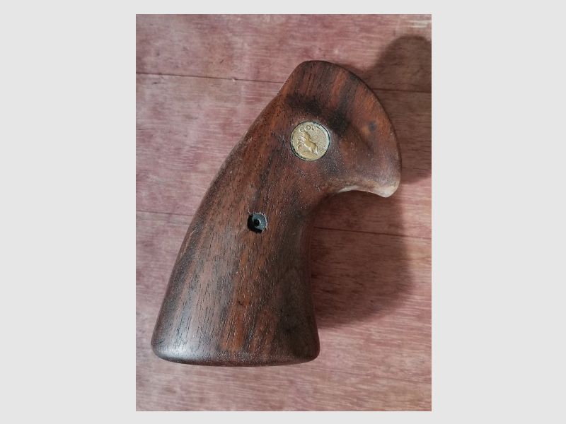 Griffschalen Colt Holz