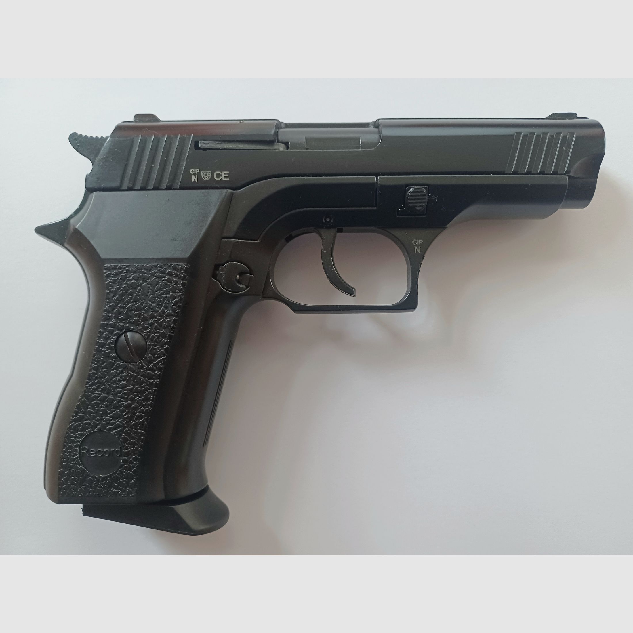 Record 2015 cal. 9mm P.A.K.