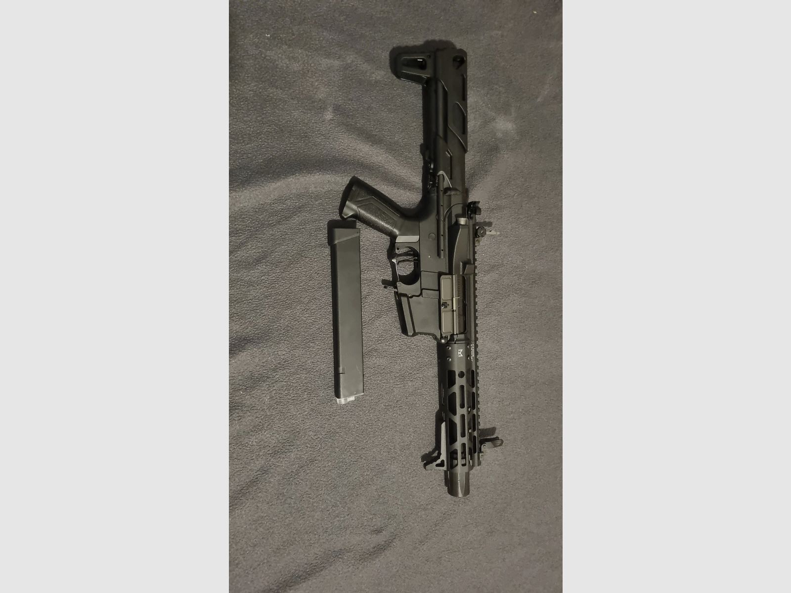Airsoft mp full metal with 1x battery new