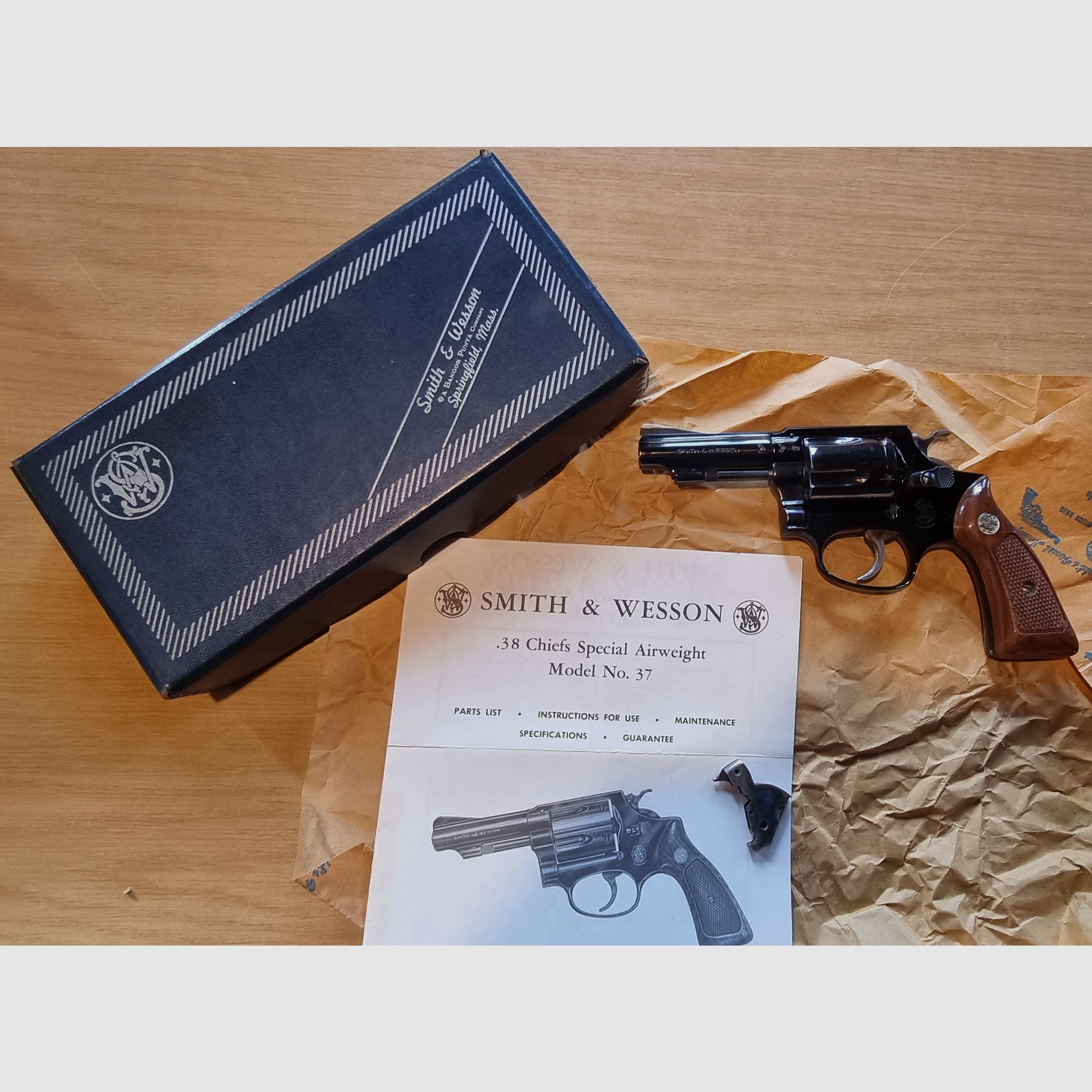 Smith & Wesson Mod. 37 Chiefs Special Airweight Kal .38 Special