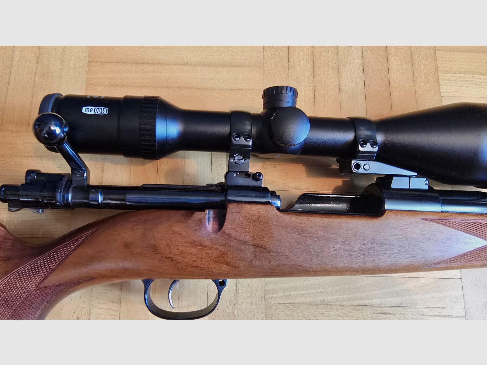 Repetierbüchse "Forest Favorit" mit Holzschaft .30-06 inkl. Optik Meostar R1r, neuwertig 