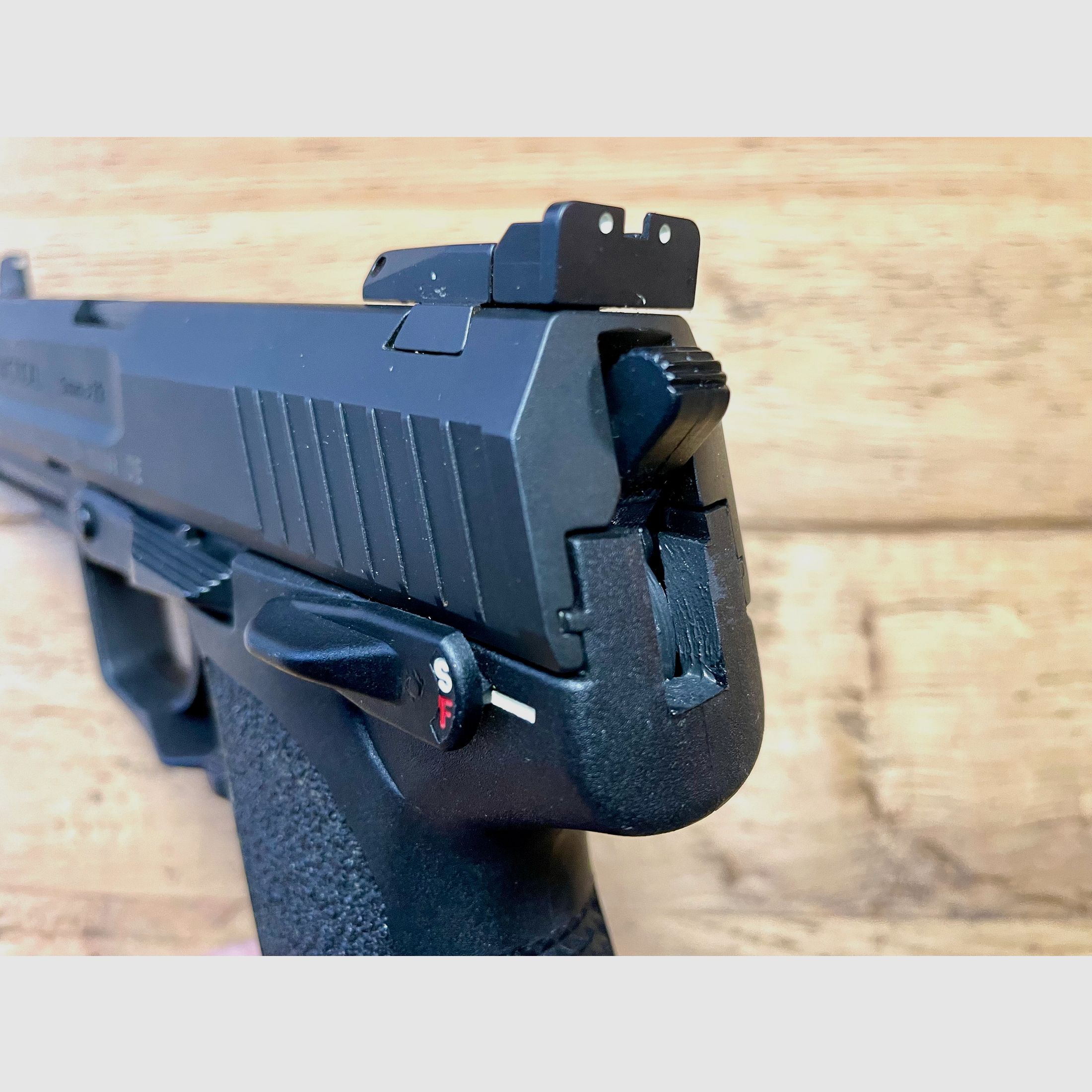 Pistola Heckler & Koch HK USP Tactical - 9mm