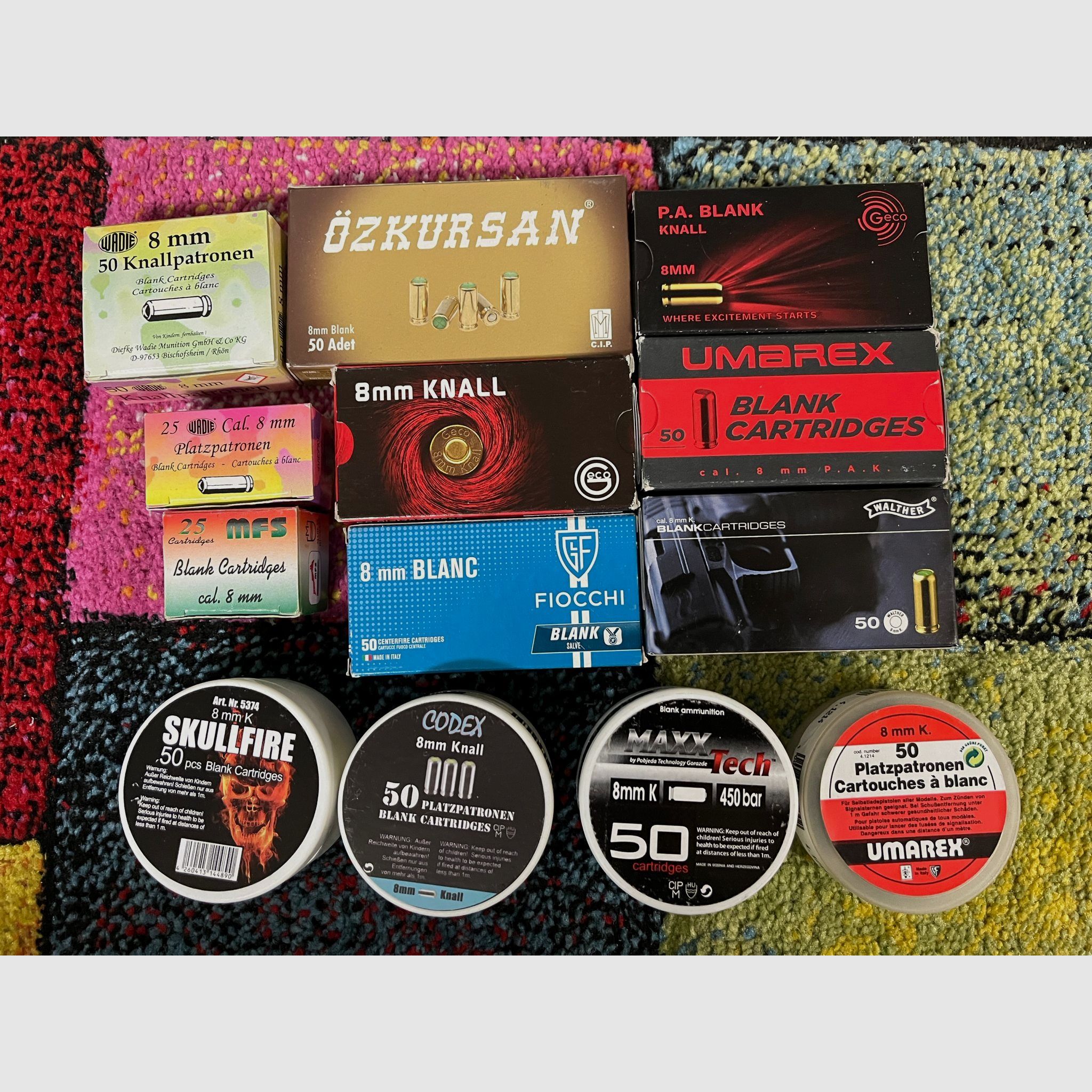 Colección de cartuchos de fogueo de 8 mm