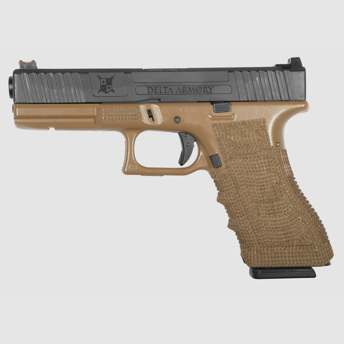 P04 GBB Airsoft Pistole in Tan | Delta Armory