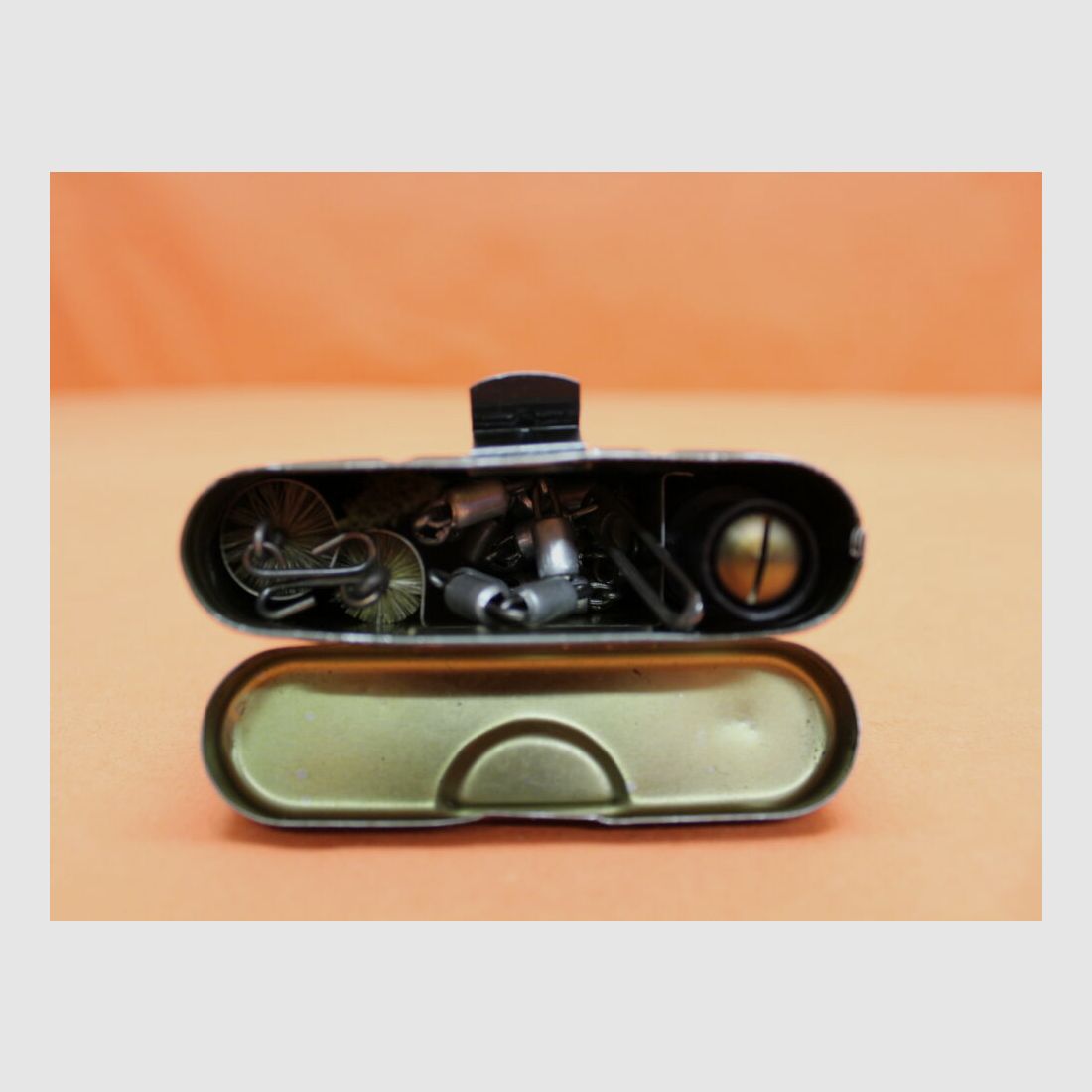 BUND SURPLUS Heckler&Koch/H&K HK G3: Reinigungsgerät BUND 7,62mm Putzzeug mit Reinigungskette/ Stahlblechdose