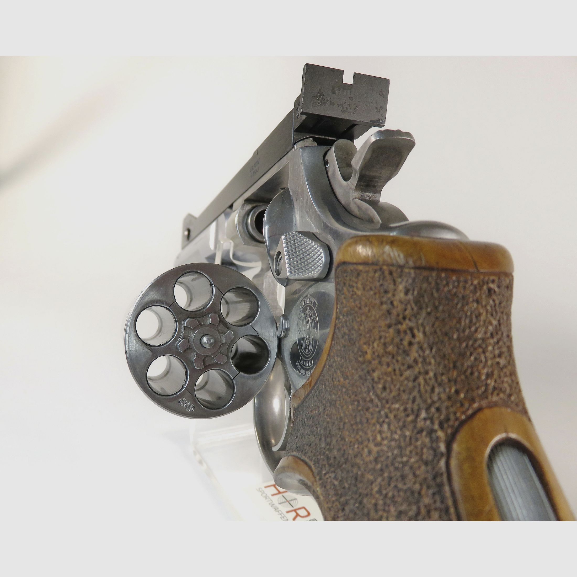 S&W 686-4 | 6 inches | .357 Mag / .38 Spec. | Bull Barrel | Aristocrat 3-position sight | Nill grip