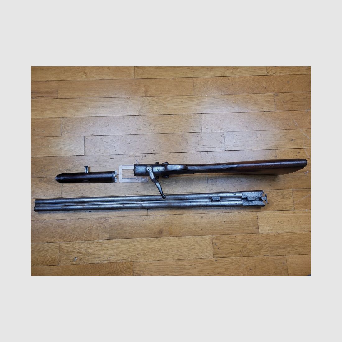 Mooie Engelse shotgun met Damasceense loop en externe hammers – kaliber 12/65 centraal vuur – vervaardigd door E.F Walker, Birmingham – rond 1885/1887 – mooie houtsoorten – geen speling – goede lopen – uitstekende ontsteking en bijzonder soepele sloten – de Britse kunst van het jachtgeweer op zijn hoogtepunt!, afbeelding 3 van 26