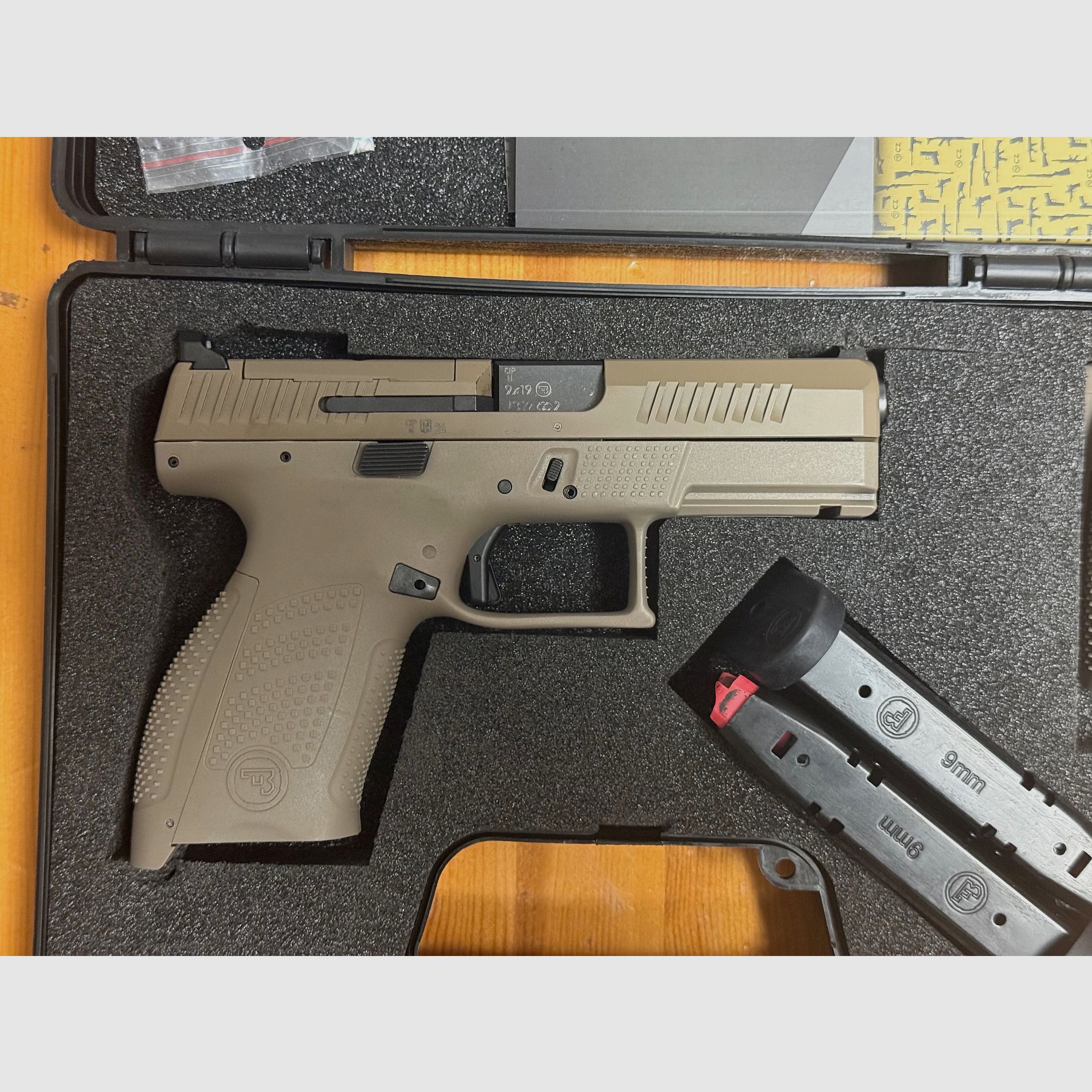 CZ P10c FDE + accesorios, imagen 1 de 7