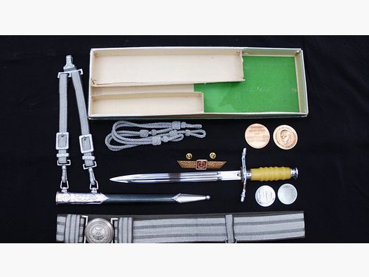 Couteau d'honneur NVA original pour officiers avec accessoires