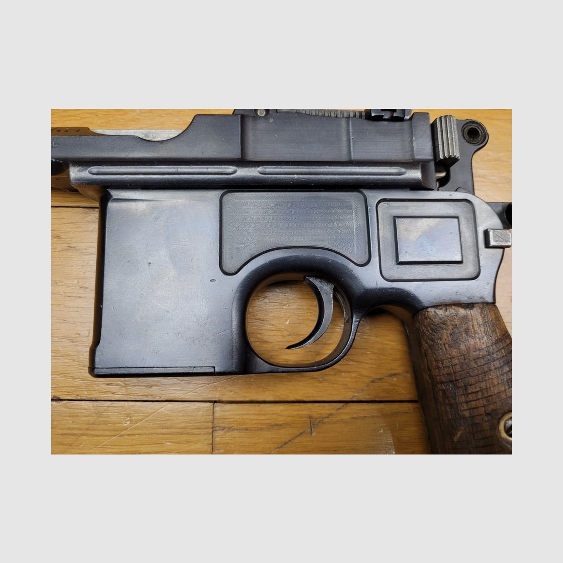 Très beau pistolet C96 Mauser – arme légendaire – Fabrication Mauser Oberndorf A/M vers 1913 – 7,63 Mauser – Étui-crosse pour le tir et le transport – TBE +, image 9 sur 24