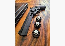 Taurus Raging Hunter 8 3/8" .44 Mag. incl. 3x HKS Speedloader – like new condition