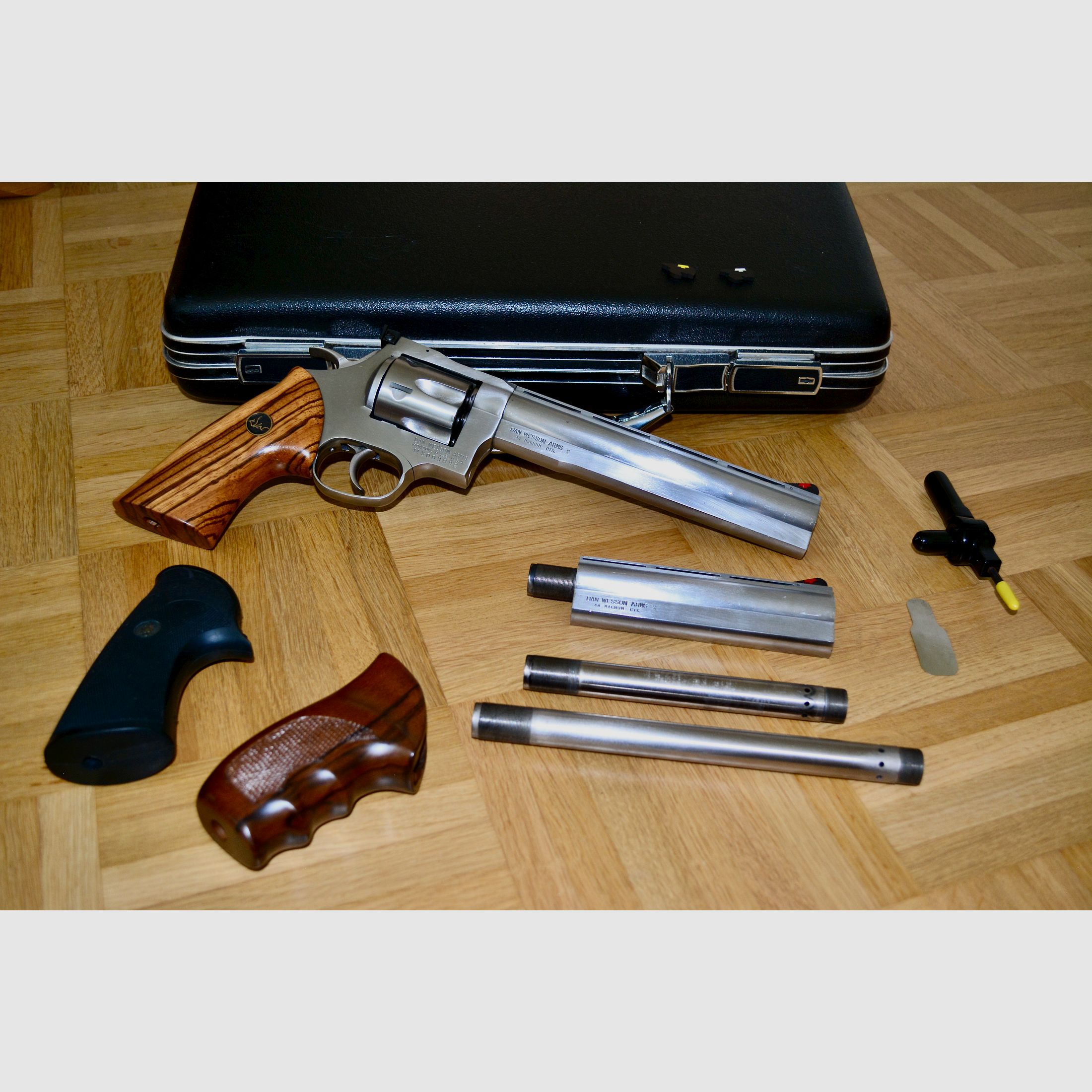 RARIDAD DAN WESSON 744 VH, 6 ' y 8 ' pulgadas de cañón en la maleta!