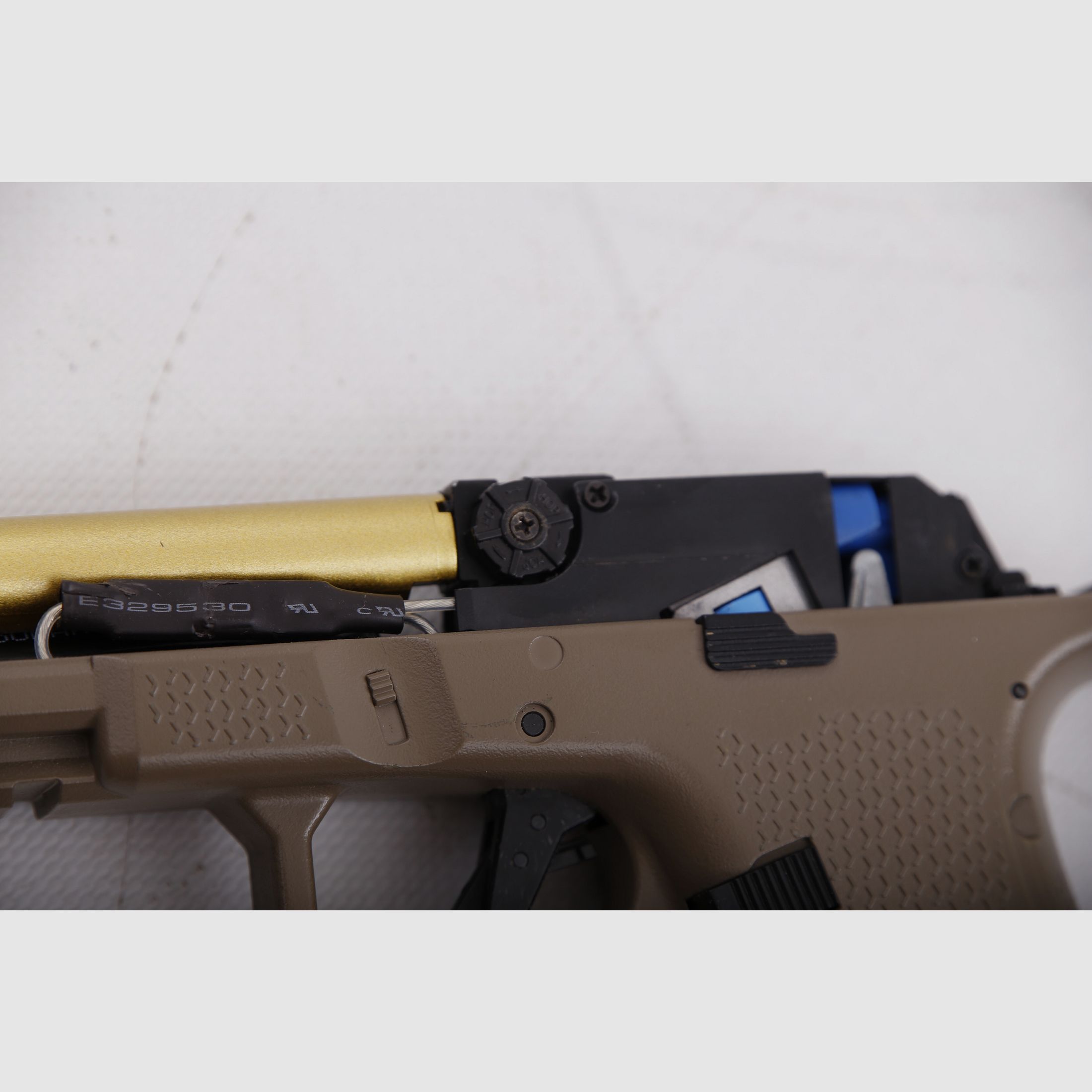 Cyma CM.131 Begadi Gen.3 Airsoft Pistole <0,5J AEG + Koffer + 2 Magazine