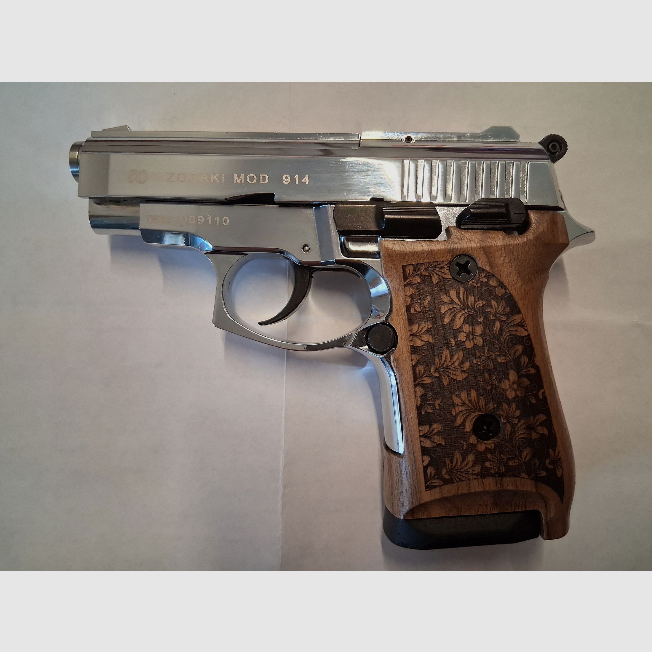 Collezionisti, attenzione! Zoraki 914 cromato (PTB-972), impugnature in legno, 2 caricatori di ricambio (come nuovi, mai sparati)
