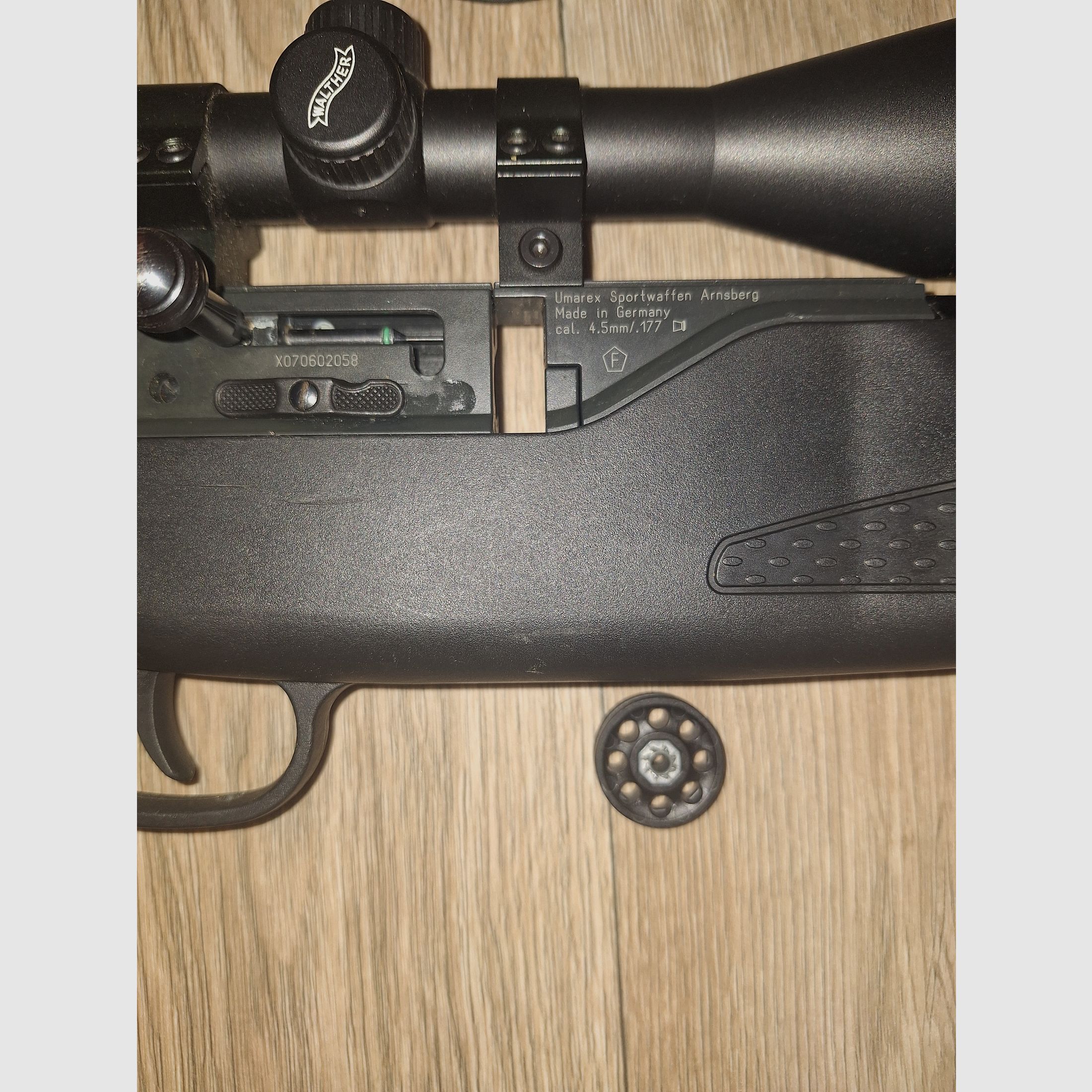 Fusil Umarex 850 Airmagnum CO2 Cal. 4,5 mm avec lunette de tir Walther 6x42