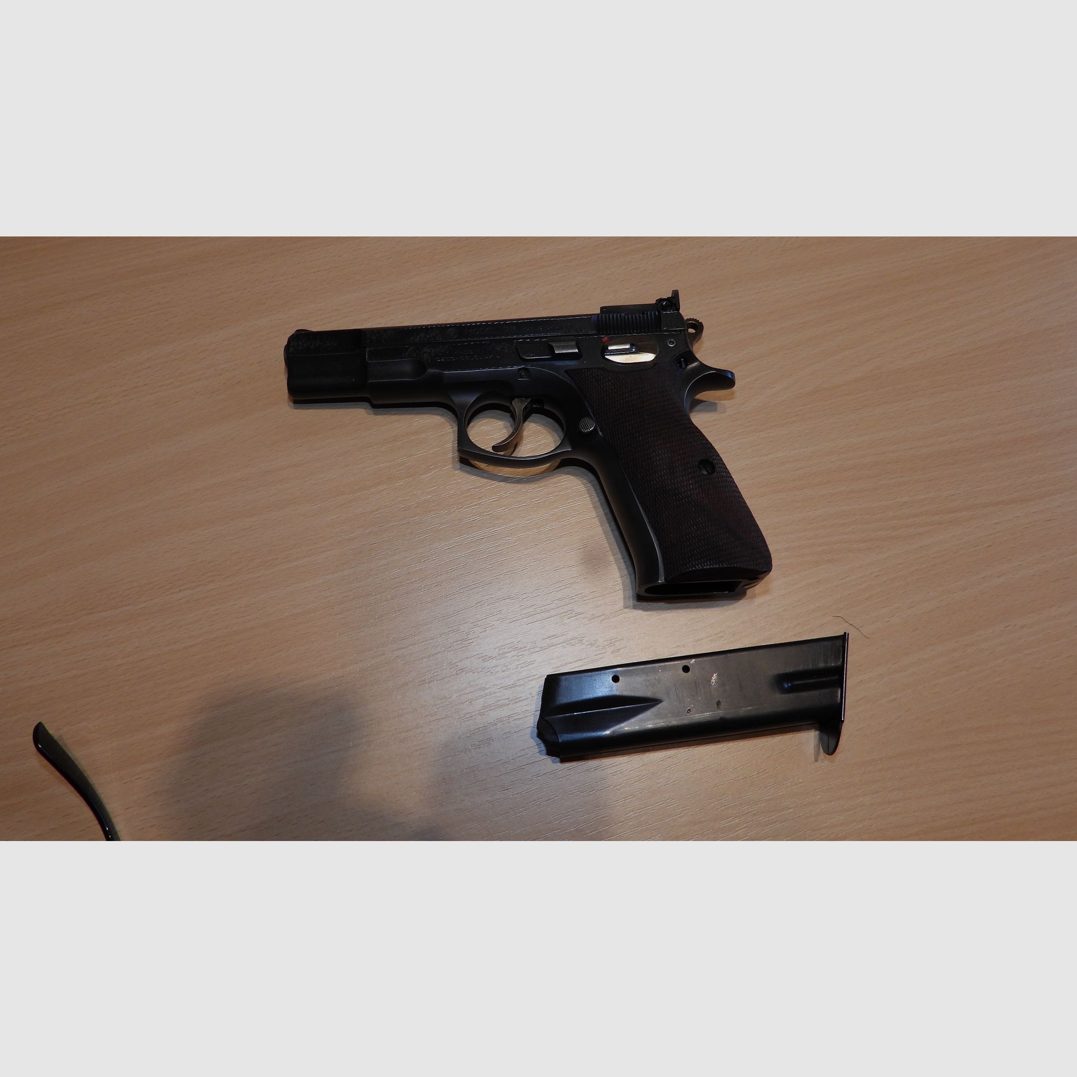 Pistolet Brünner M75