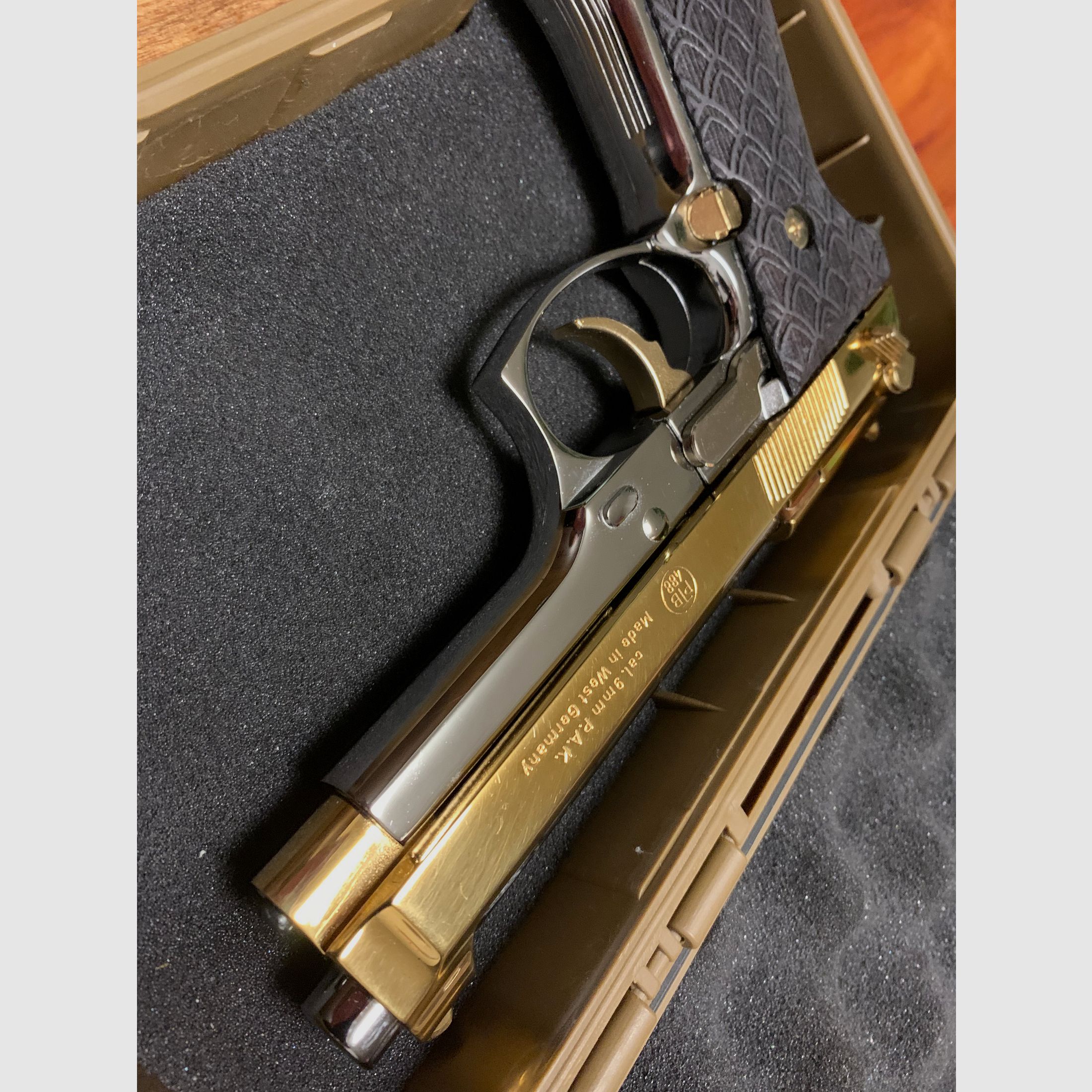 Reck Miami 92F, 9mm P.A.K. 24k gold-plated and chrome-plated