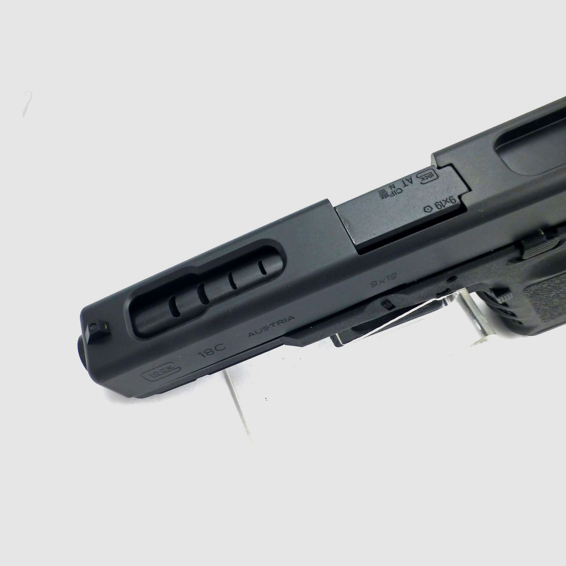 Pistolet GLOCK 18C (pełna automatyka), zdjęcie 2 z 3