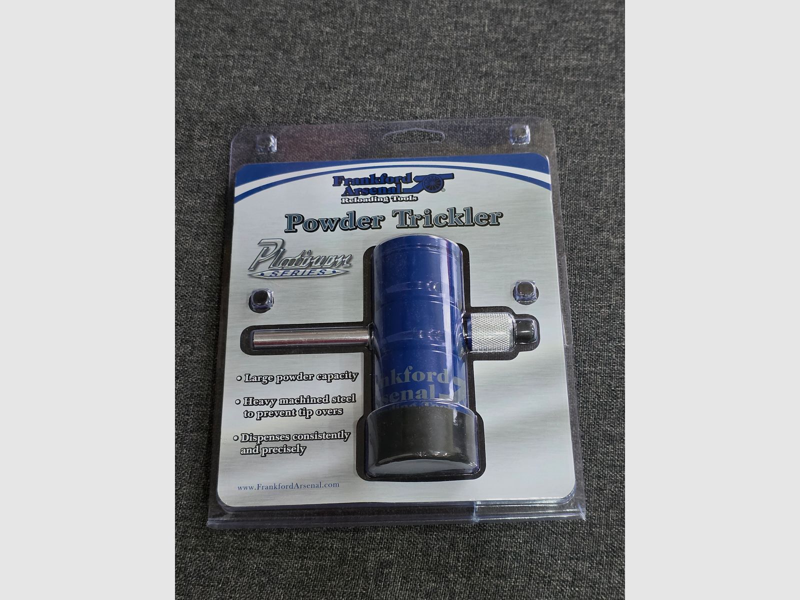 Frankford Arsenal Powder Trickler Pulver Feindosierer en version métallique lourde.