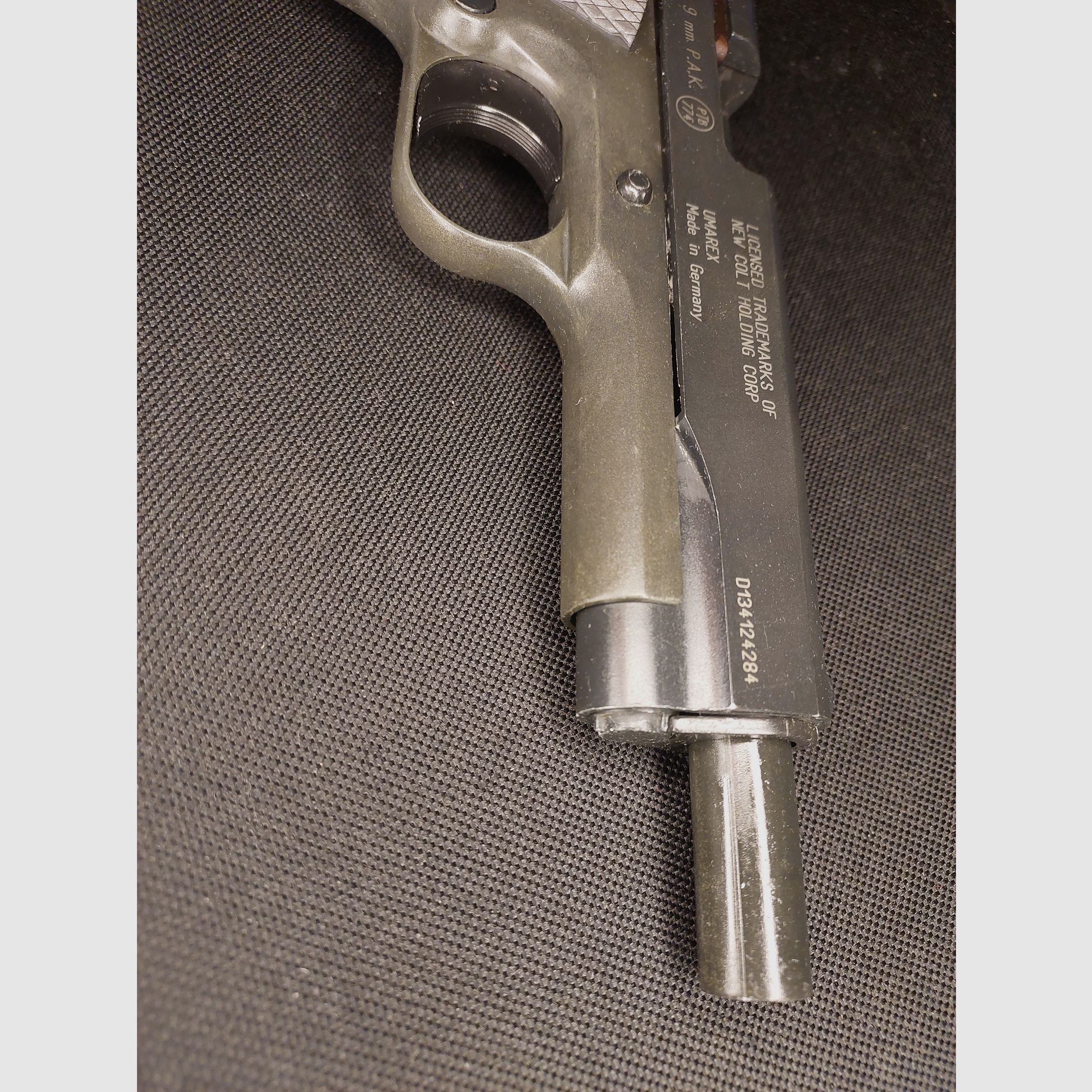 Colt Government 1911 A1 pistola de fogueo 9mm P.A.K. (PTB 774) con 3 cargadores