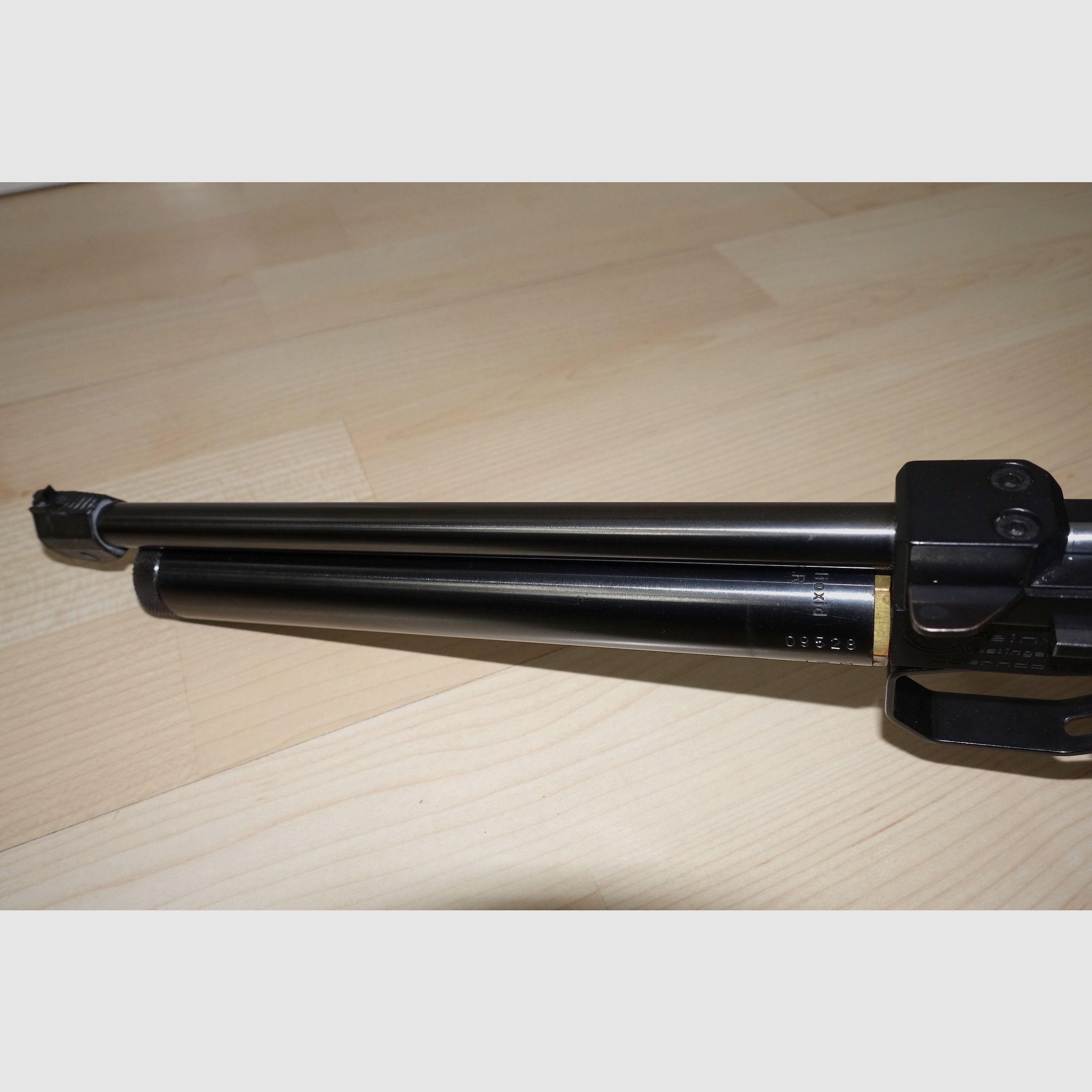 FWB LP2 match pistol in very good condition, 2 cartridges, additional weight, etc.