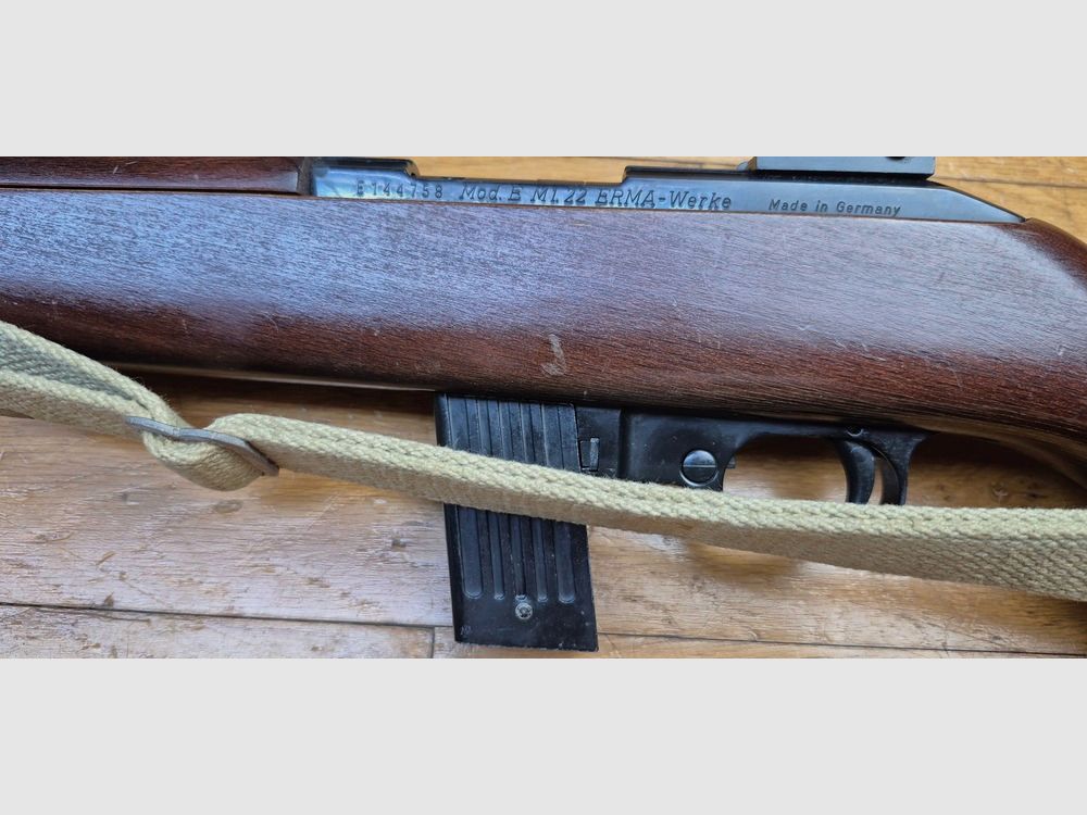 Sehr schöne ERMA Modell EM1 Replik der USM1 — Kal. .22 LR — Waffe von 1977, nicht mehr sehr gut erhalten — Perfekte Mechanik und Spiegel-Lauf — 10-Schuss Magazin — Amerikanischer Militärriemen — Garantierter Spaß auf dem Stand — TBE+/TBE++, Bild 24 von 30
