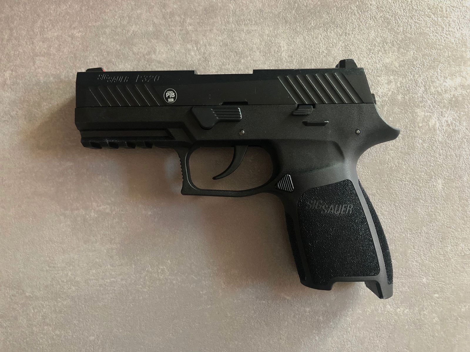 SIG SAUER P320 inkl. Munition + Holster + Transportkoffer – NEU!