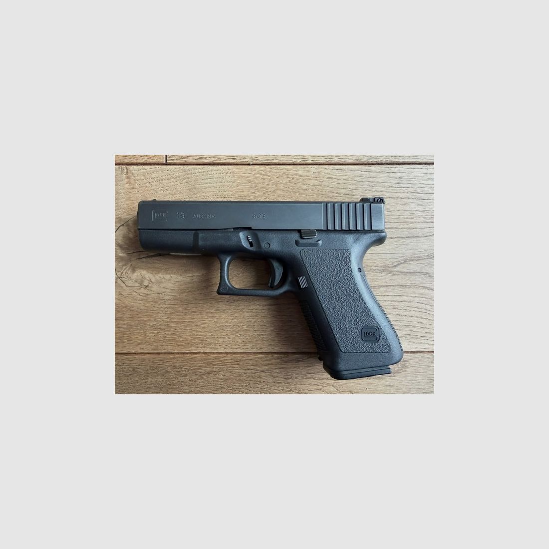 Glock 19 Gen 2 9mm - estado original muy bueno - 3 magazines - funda deportiva