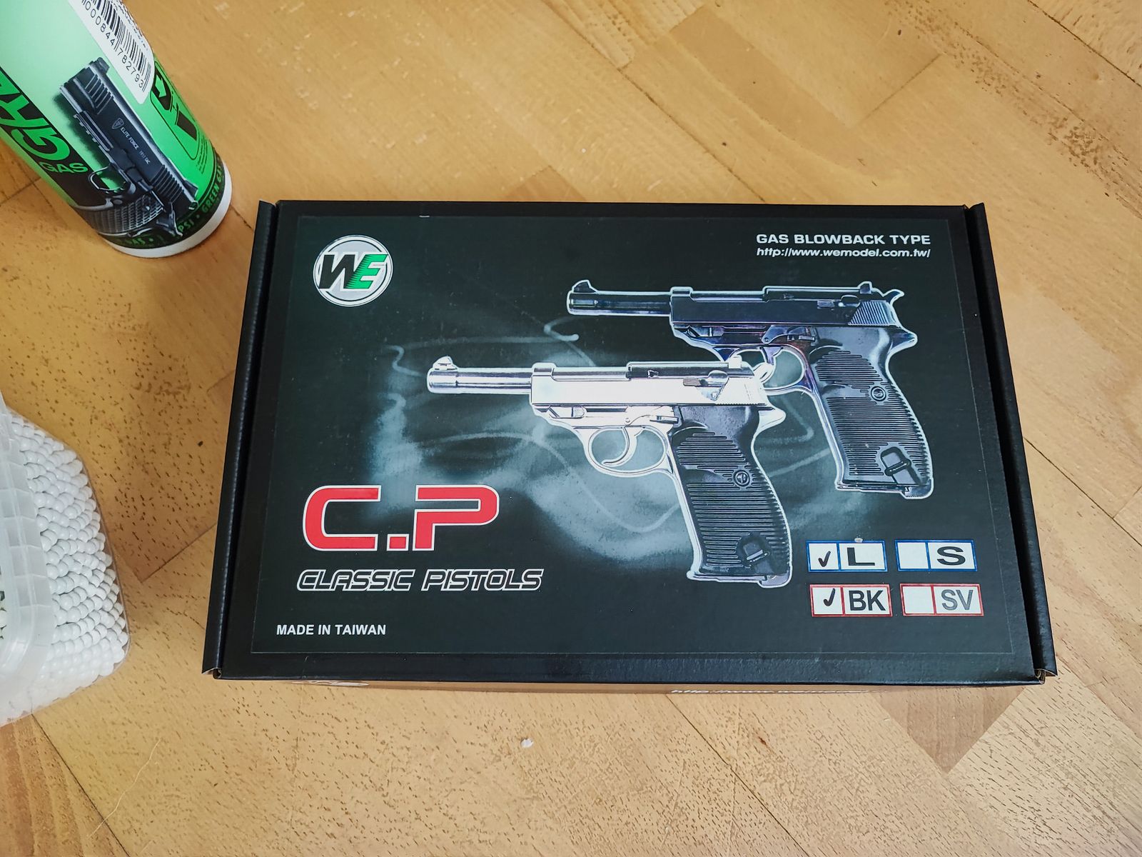 WE Walther P38 WW2 Full Metall GBB Airsoft Gun plus Zubehör