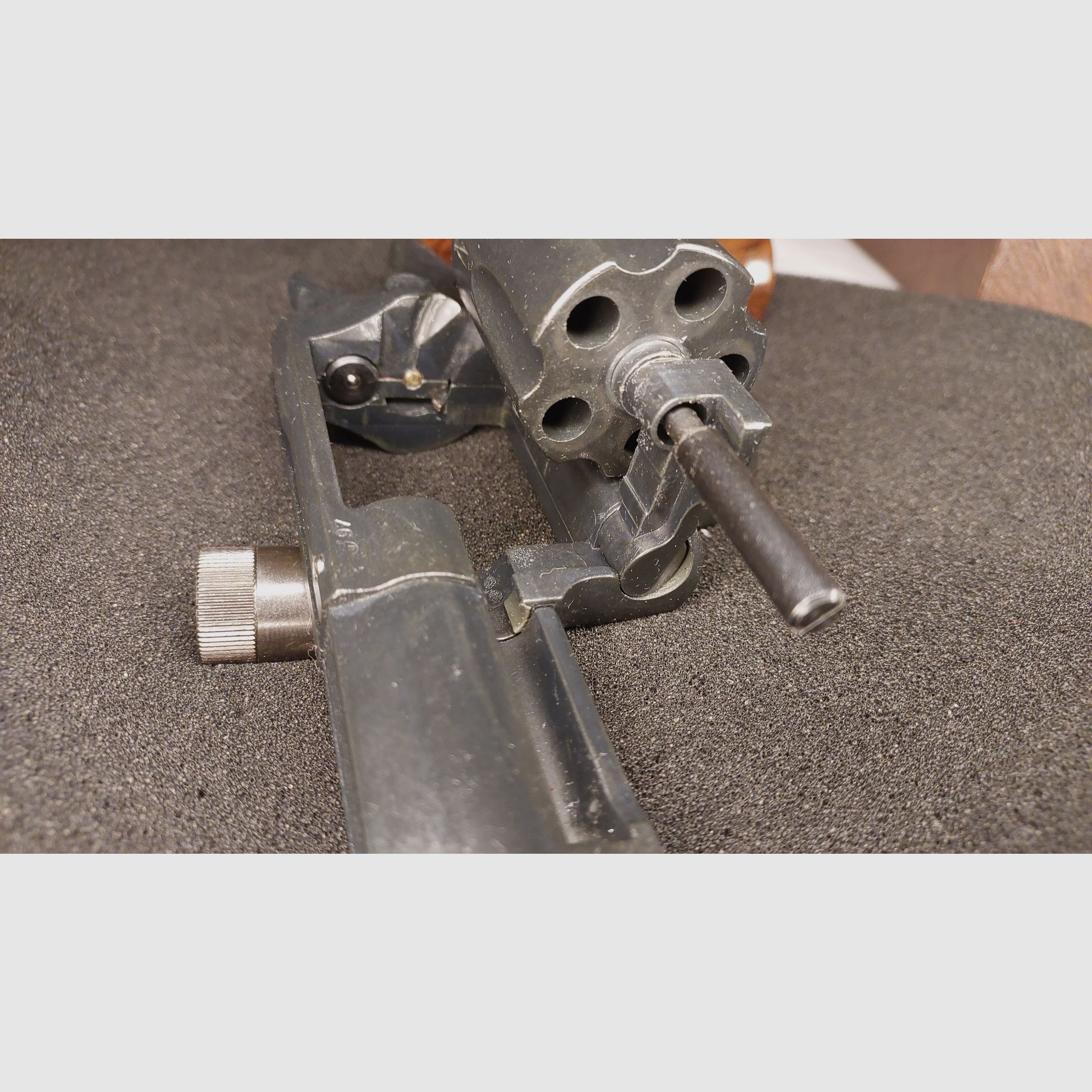 IWG Madlock revólver de detonación, cal. 9 mm R Knall (.380 Knall), PTB 721, "Hecho en Alemania" con funda de hombro de cuero